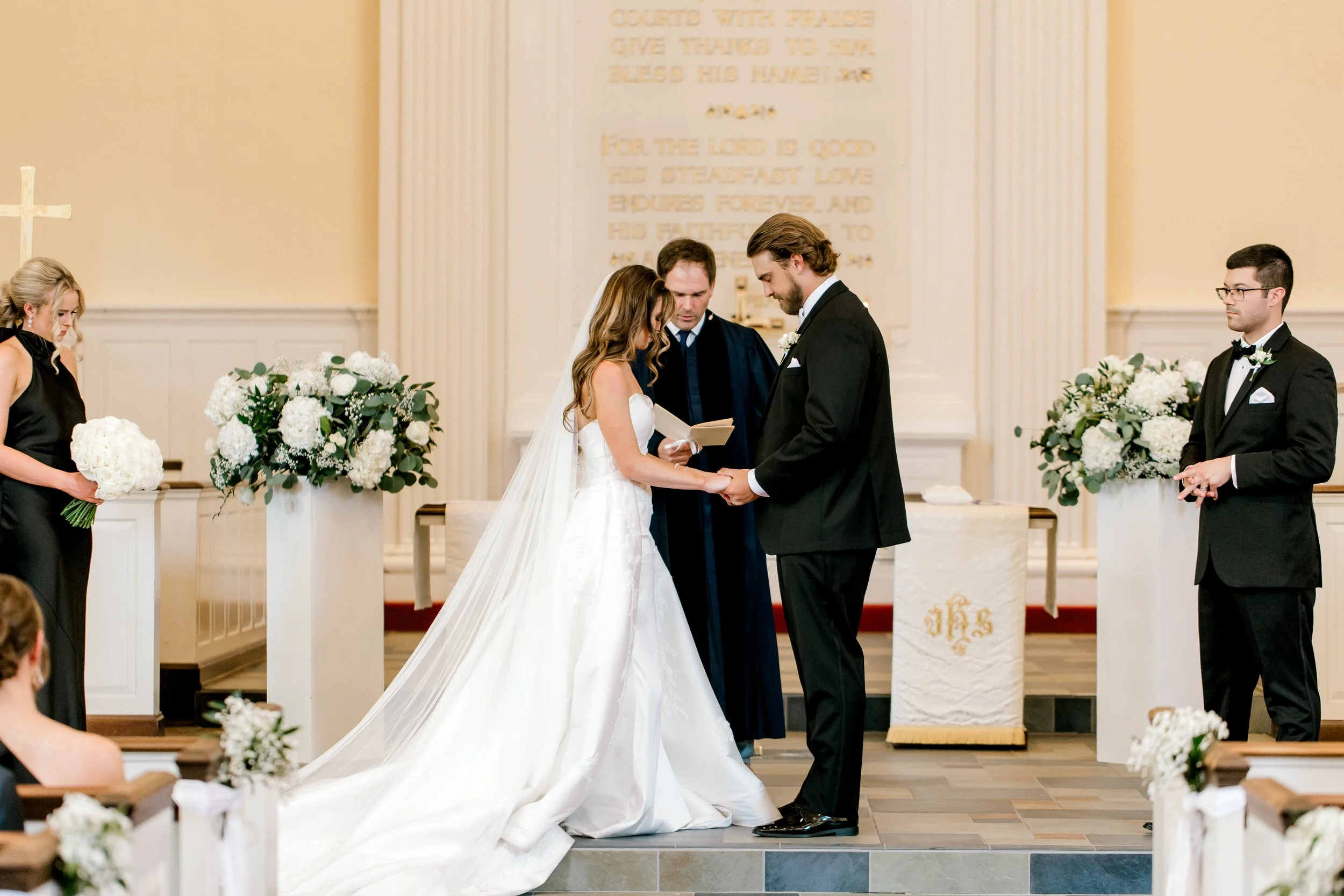 Cascade Hills Country Club Wedding | Grand Rapids, Michigan | Laurenda Marie Photography | Light and Airy, Timeless, Modern