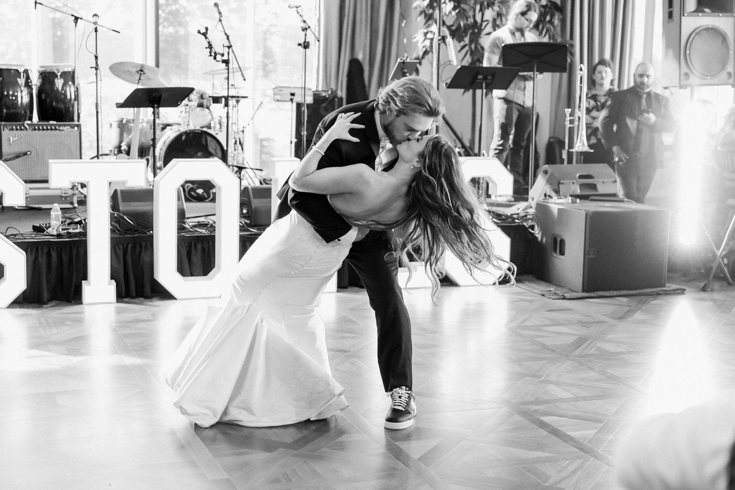 Cascade Hills Country Club Wedding | Grand Rapids, Michigan | Laurenda Marie Photography | Light and Airy, Timeless, Modern