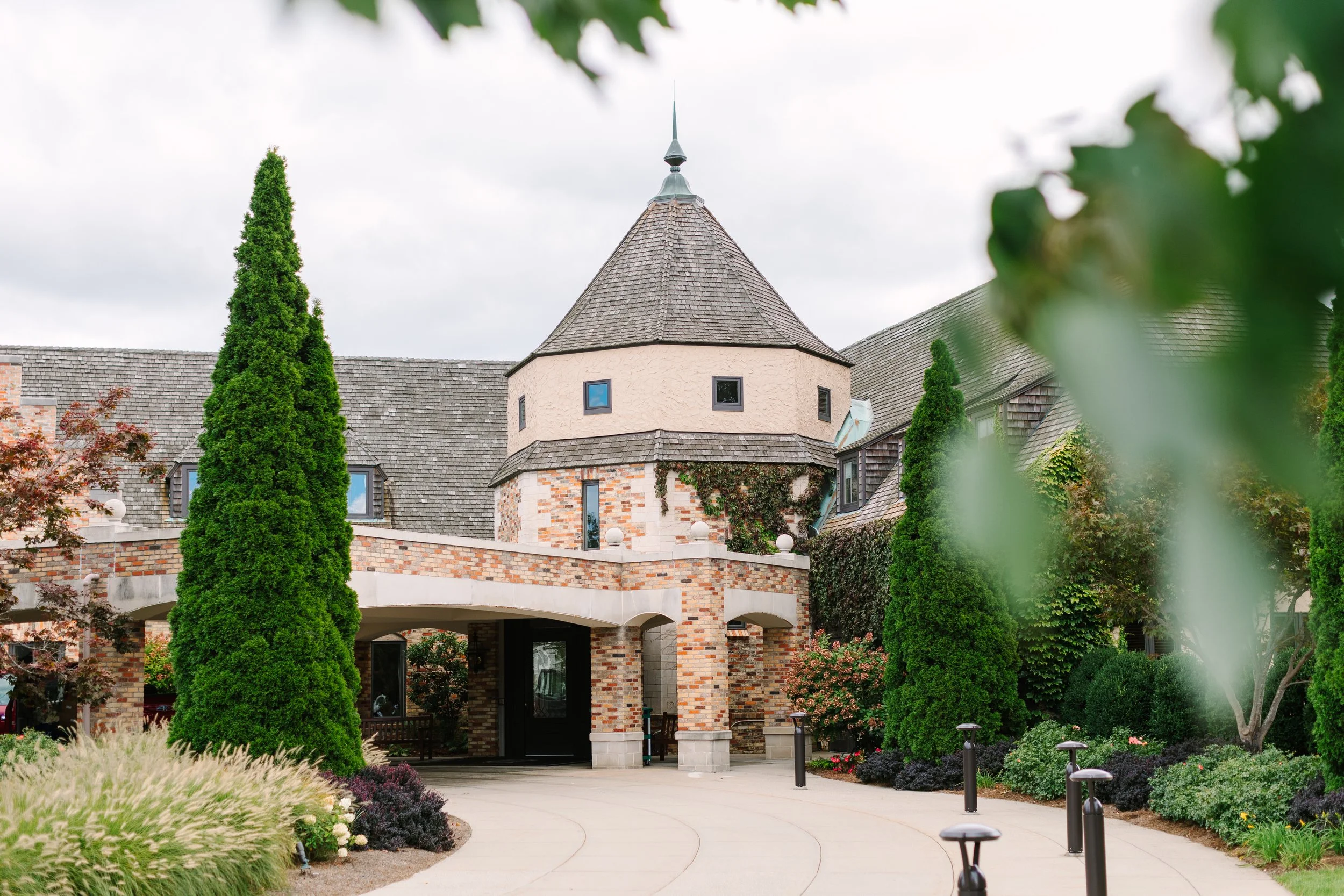 Cascade Hills Country Club Wedding | Grand Rapids, Michigan | Laurenda Marie Photography | Light and Airy, Timeless, Modern