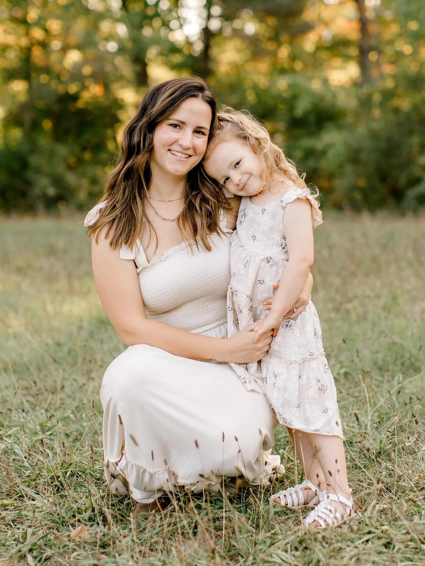 Family sessions in full swing! 🍁 

#Laurendamariephotography #risingtide #grandrapidsweddingphotographer #westmichiganweddingphotographer #theprettyblog #stylemepretty  #laurendamariebrides #naturallightphotographer #lightandairy #naturallightphotog
