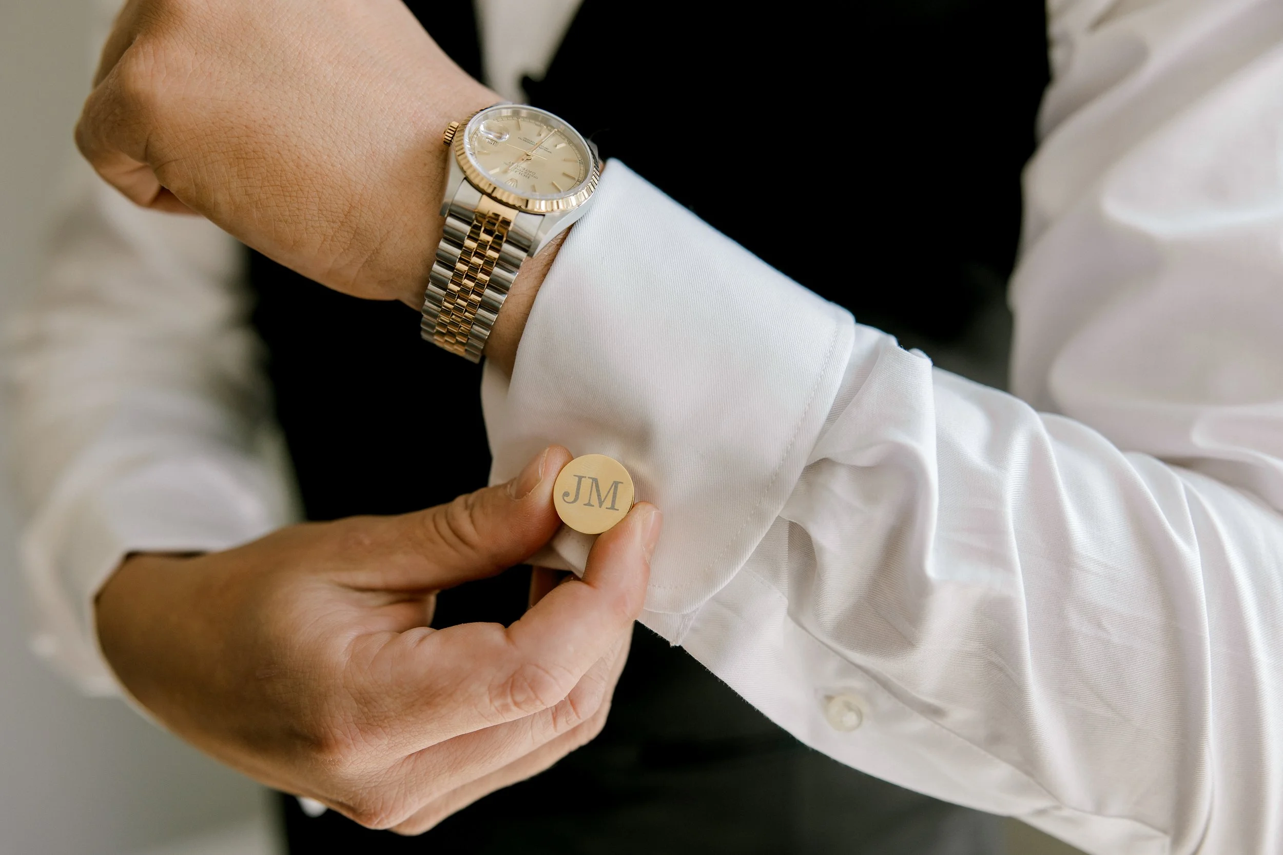 Timeless, Romantic Wedding at Venue3Two | Laurenda Marie Photography | Michigan Wedding Photographer