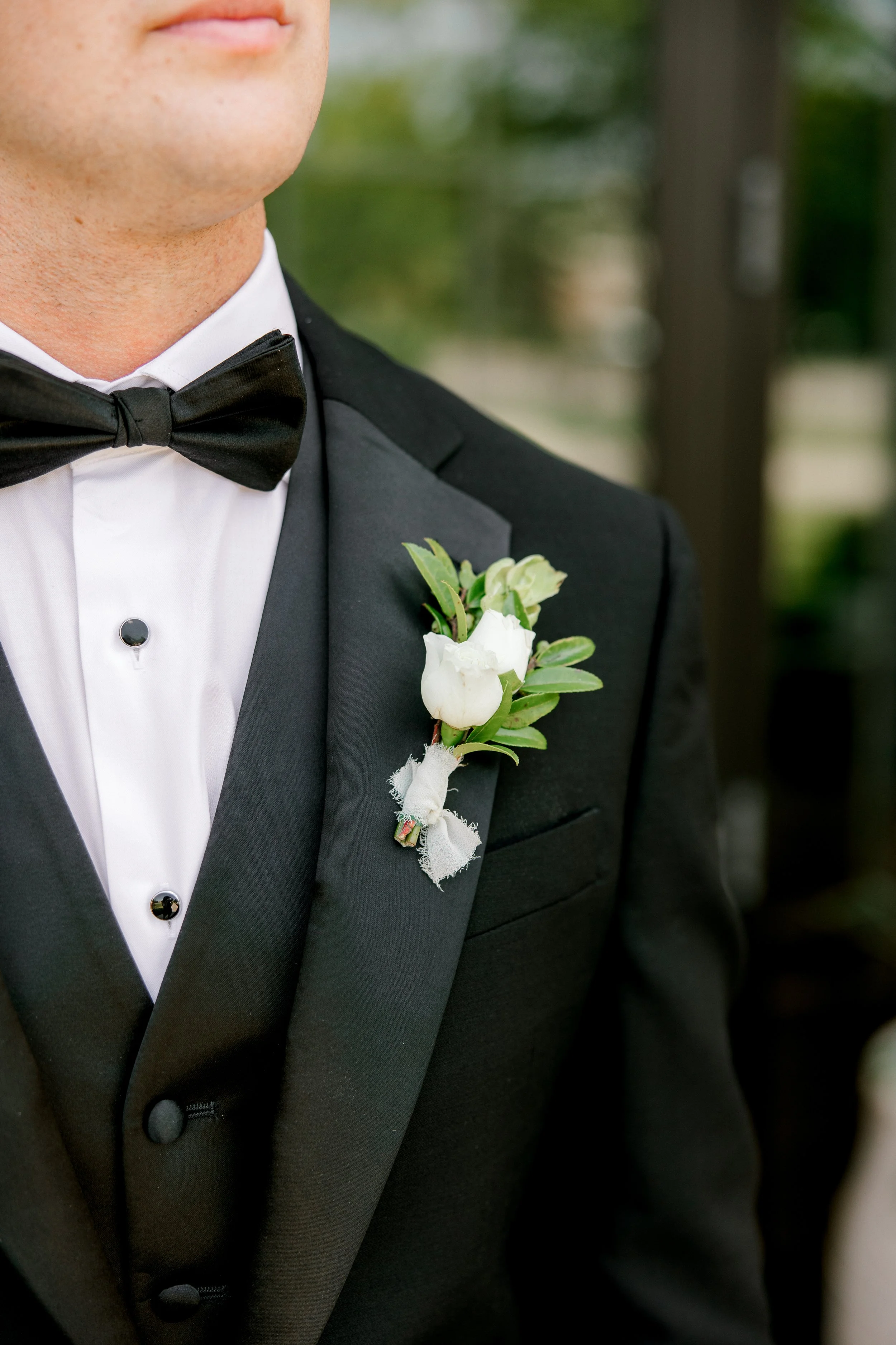 Timeless, Romantic Wedding at Venue3Two | Laurenda Marie Photography | Michigan Wedding Photographer