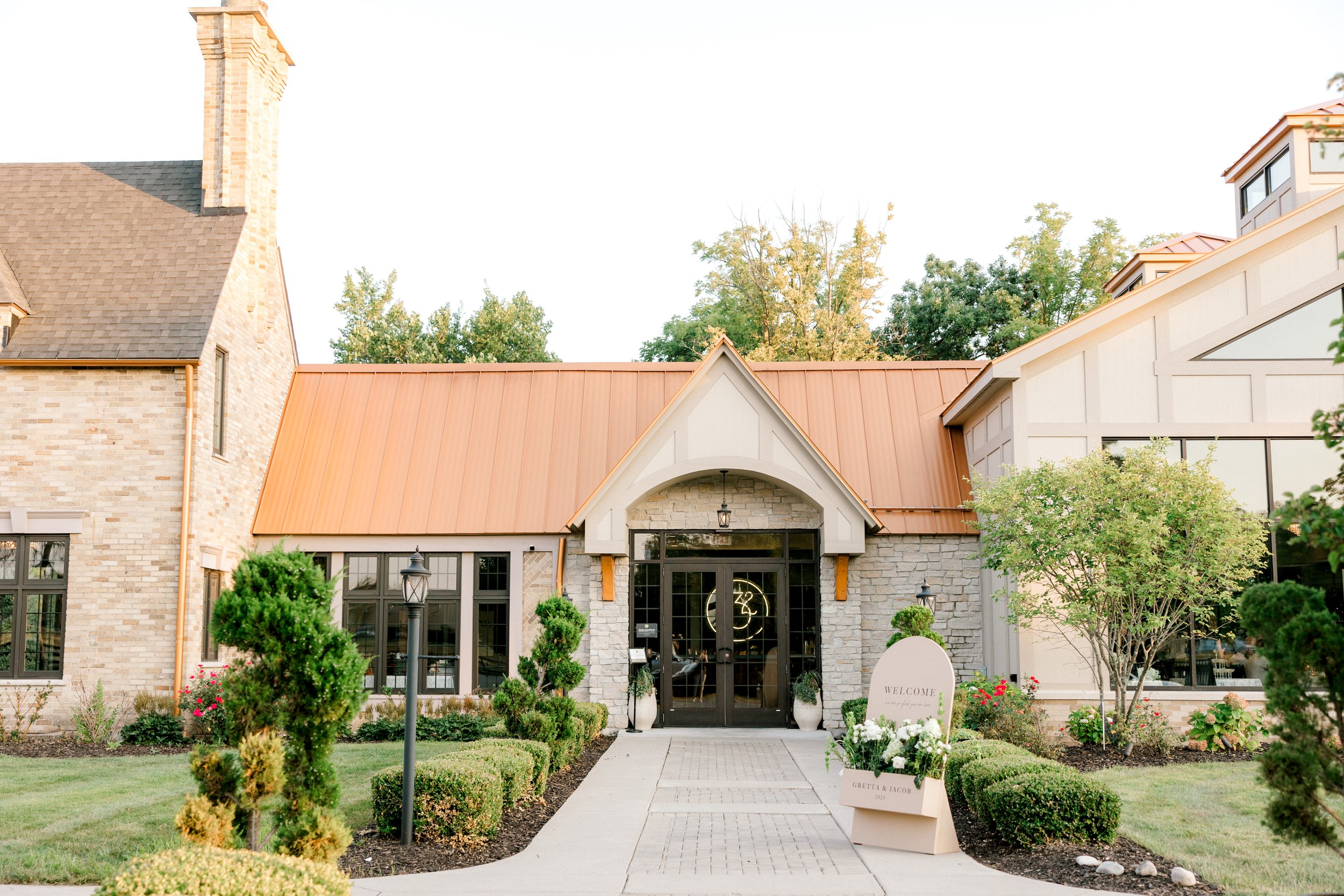 Timeless, Romantic Wedding at Venue3Two | Laurenda Marie Photography | Michigan Wedding Photographer