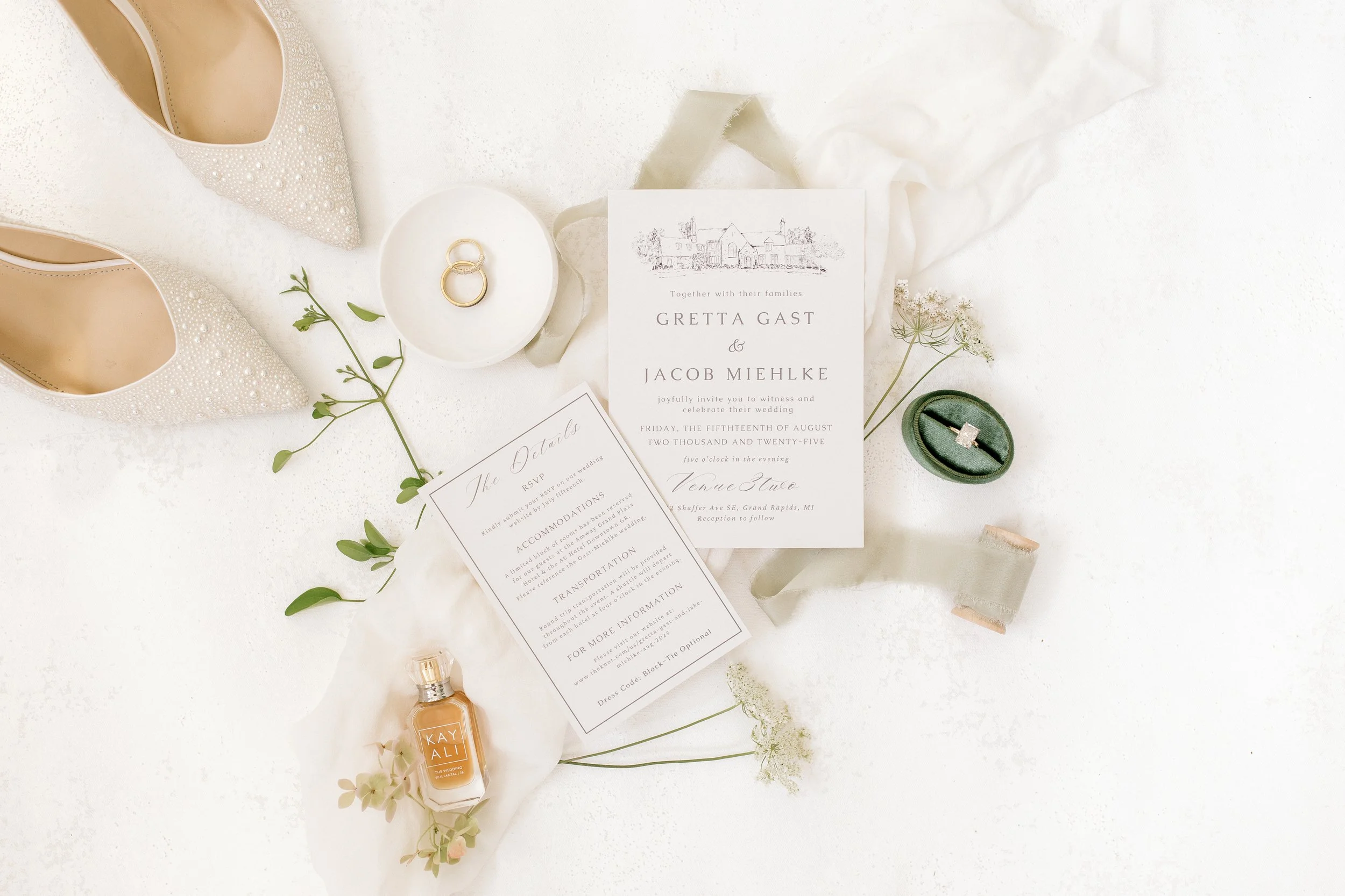 Timeless, Romantic Wedding at Venue3Two | Laurenda Marie Photography | Michigan Wedding Photographer