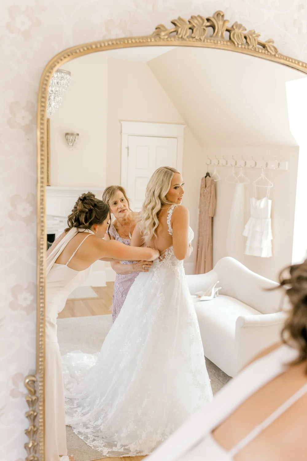 Timeless, Romantic Wedding at Venue3Two | Laurenda Marie Photography | Michigan Wedding Photographer