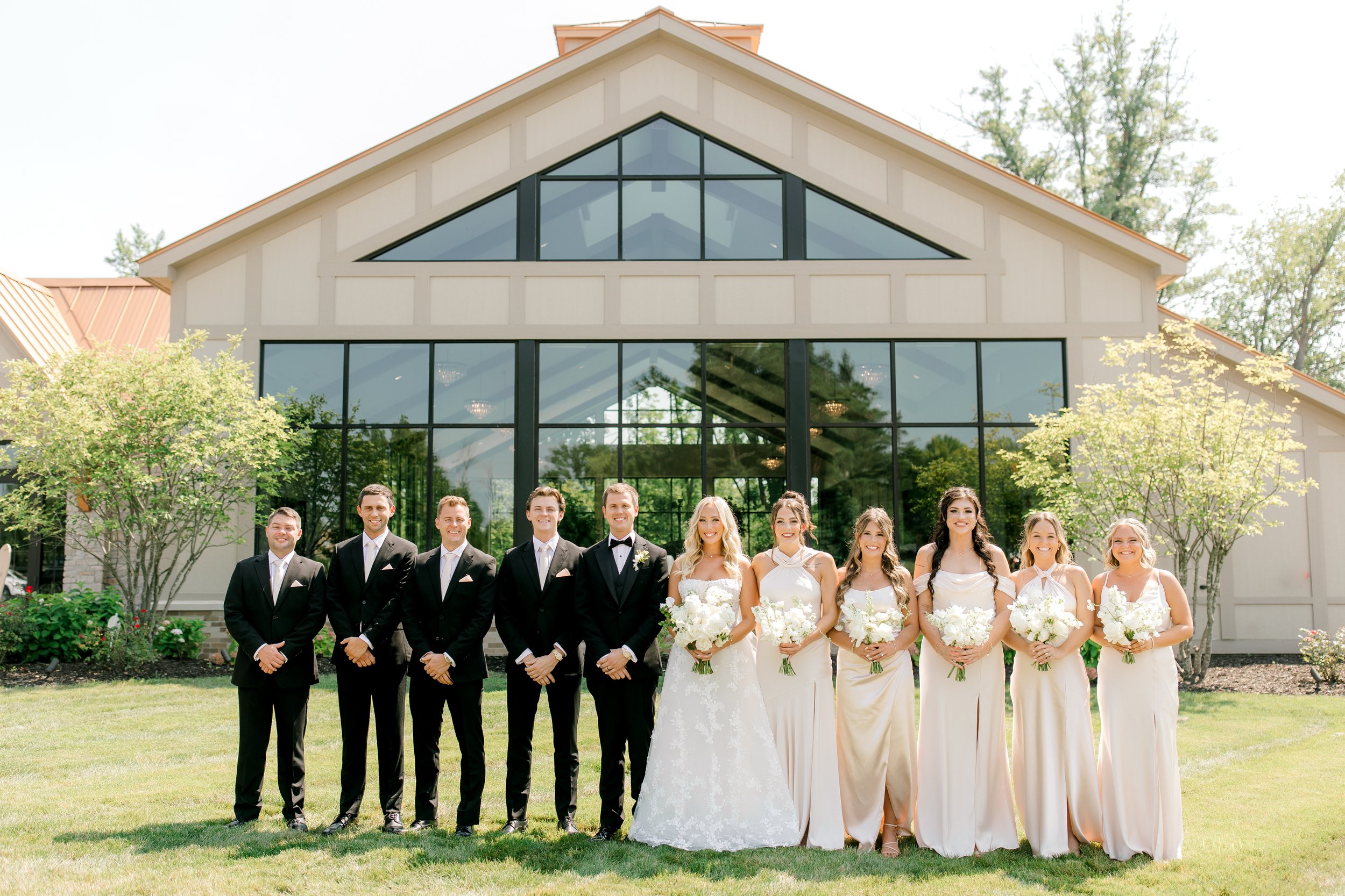 Timeless, Romantic Wedding at Venue3Two | Laurenda Marie Photography | Michigan Wedding Photographer
