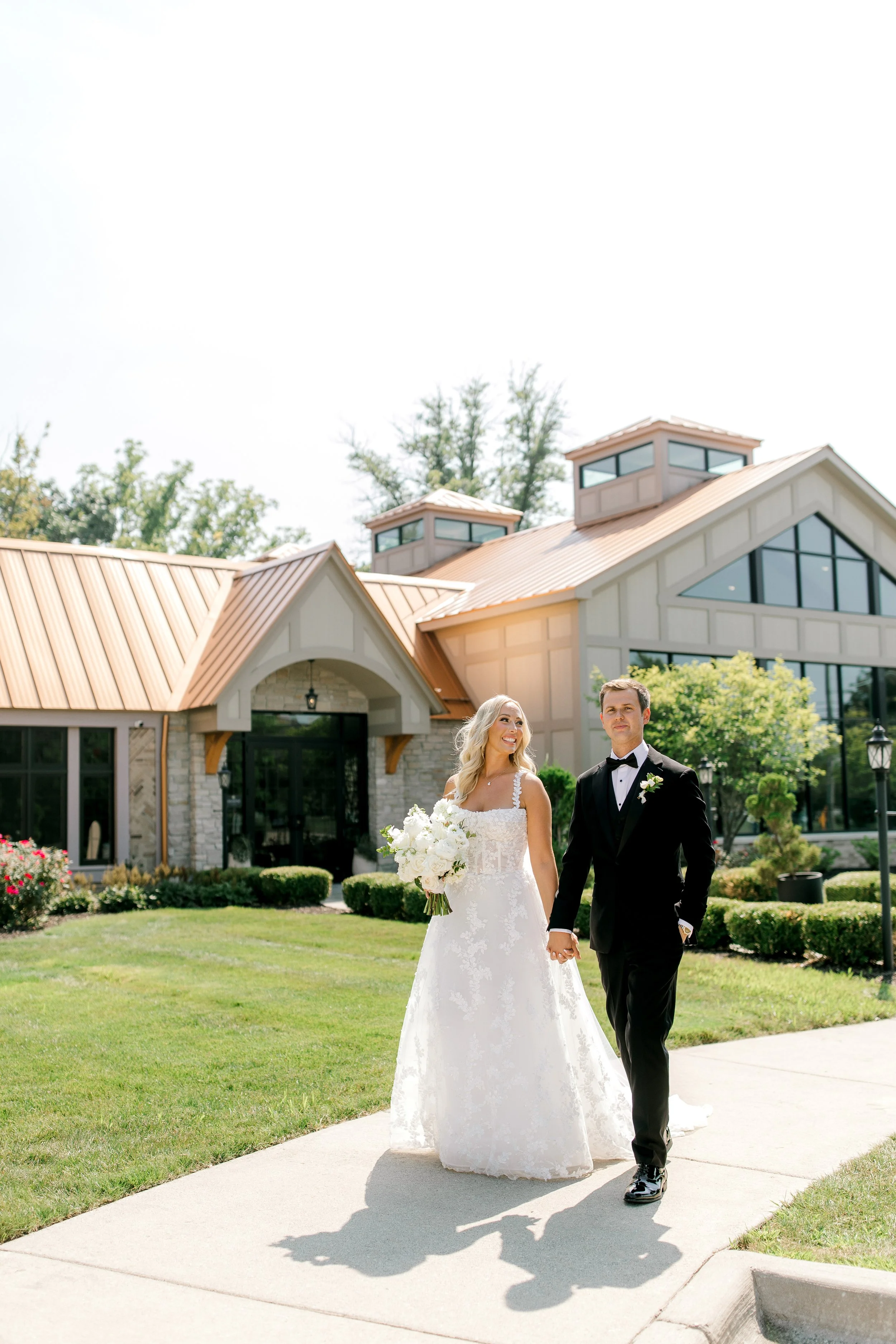 Timeless, Romantic Wedding at Venue3Two | Laurenda Marie Photography | Michigan Wedding Photographer