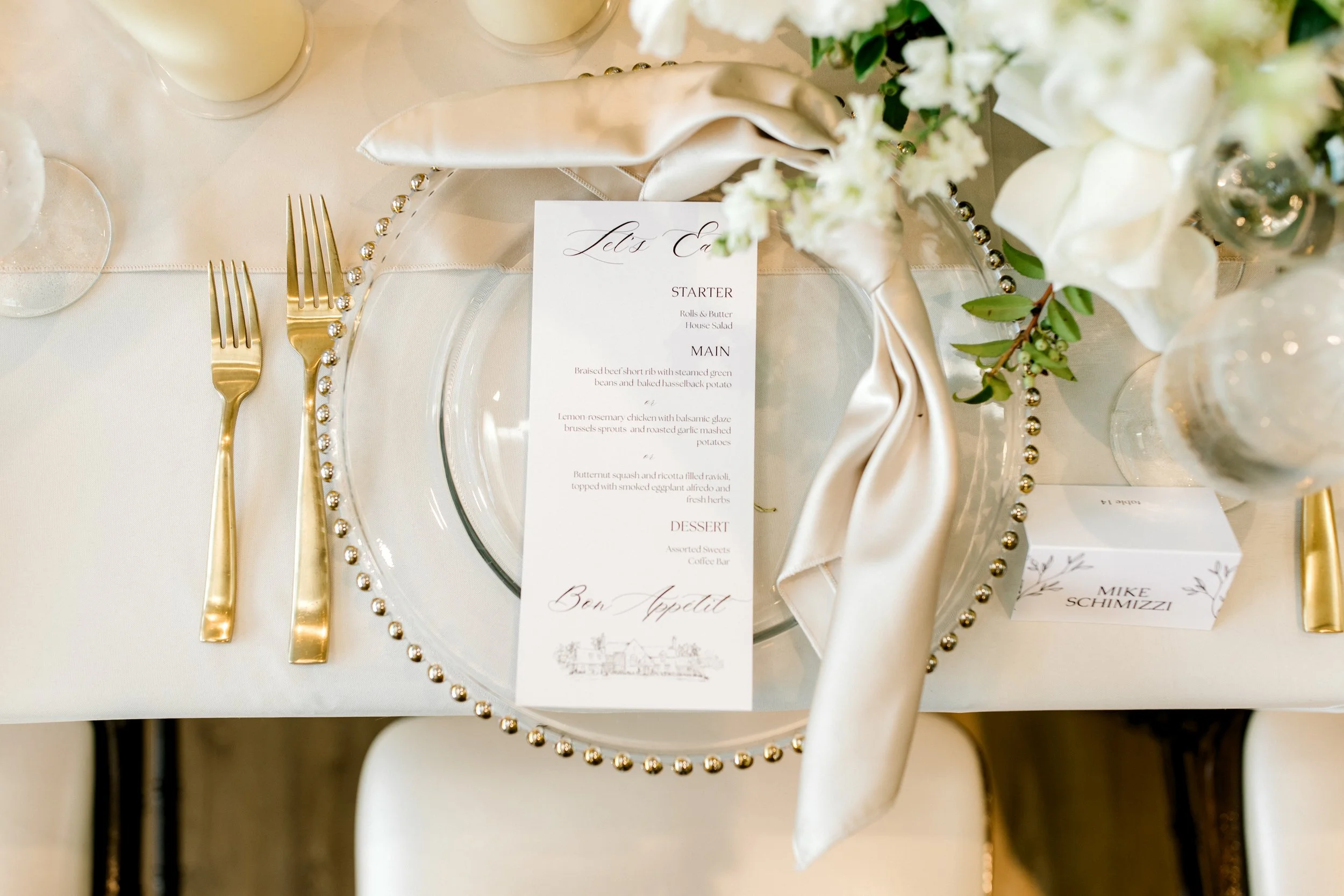 Timeless, Romantic Wedding at Venue3Two | Laurenda Marie Photography | Michigan Wedding Photographer