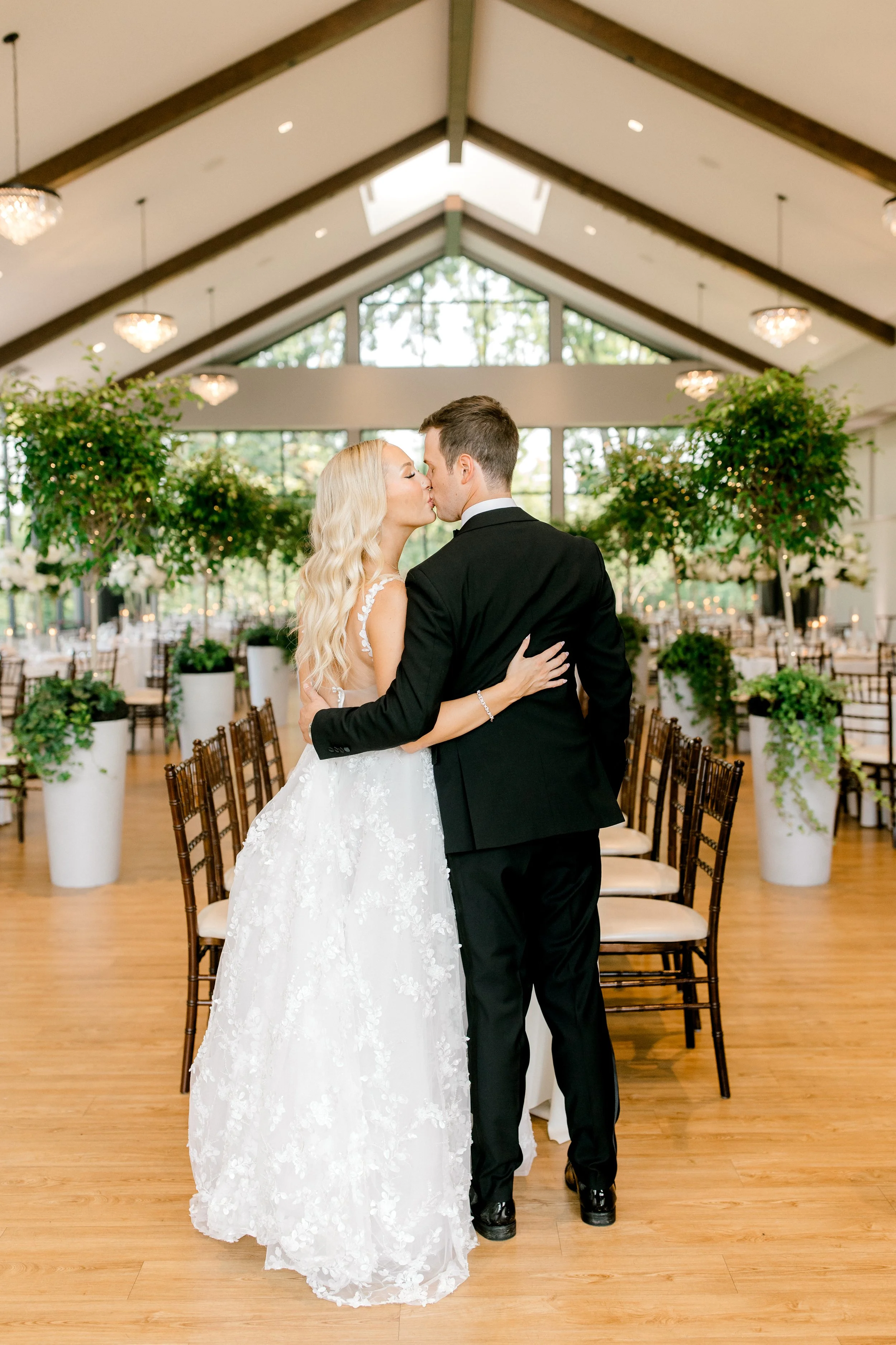 Timeless, Romantic Wedding at Venue3Two | Laurenda Marie Photography | Michigan Wedding Photographer