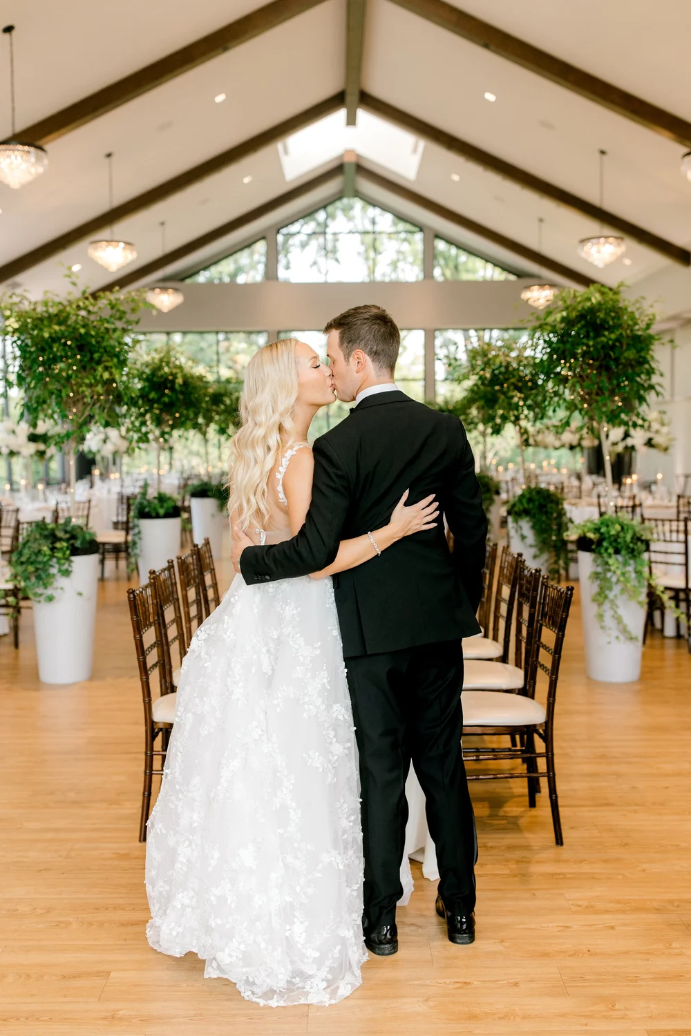 Timeless, Romantic Wedding at Venue3Two | Laurenda Marie Photography | Michigan Wedding Photographer