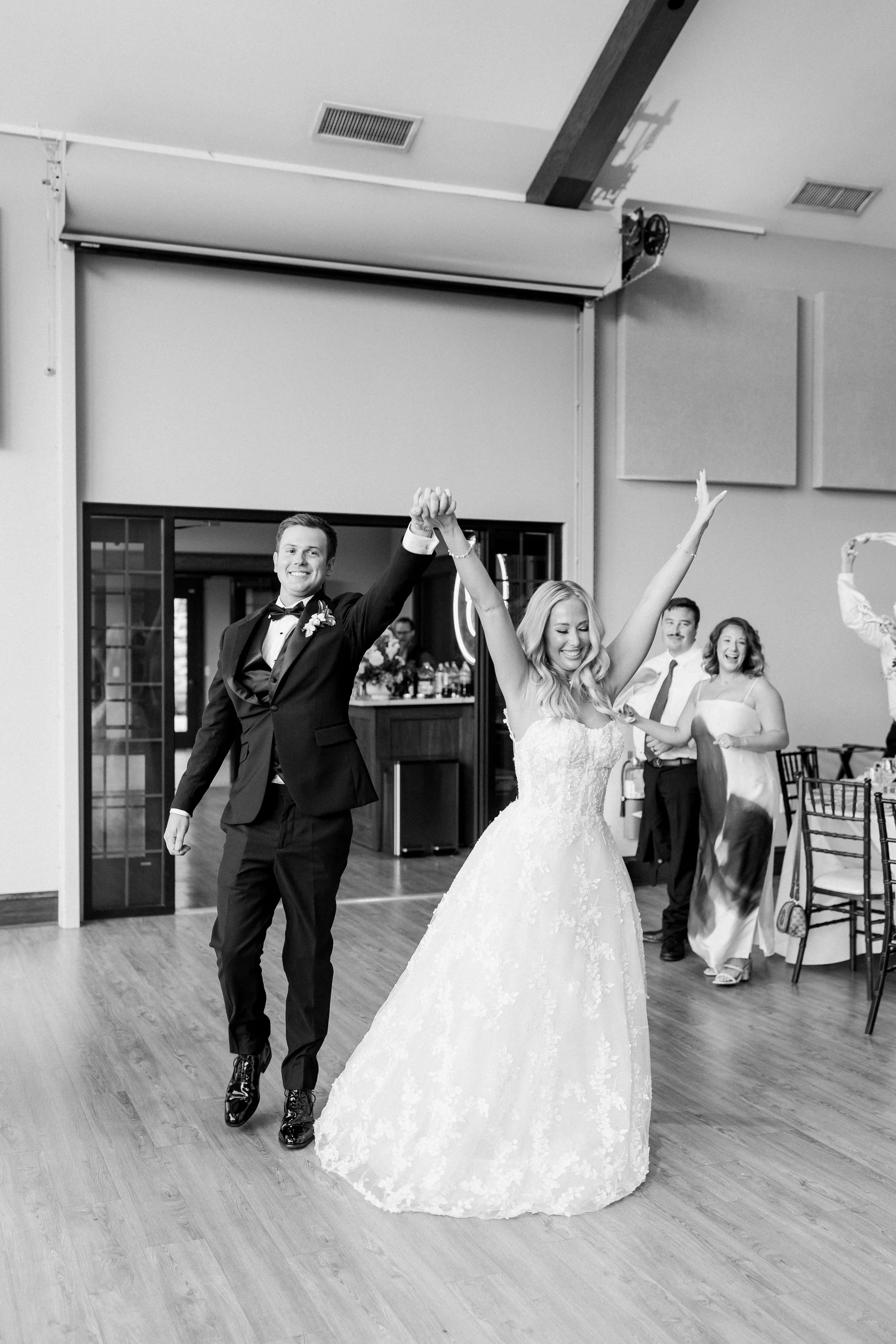 Timeless, Romantic Wedding at Venue3Two | Laurenda Marie Photography | Michigan Wedding Photographer