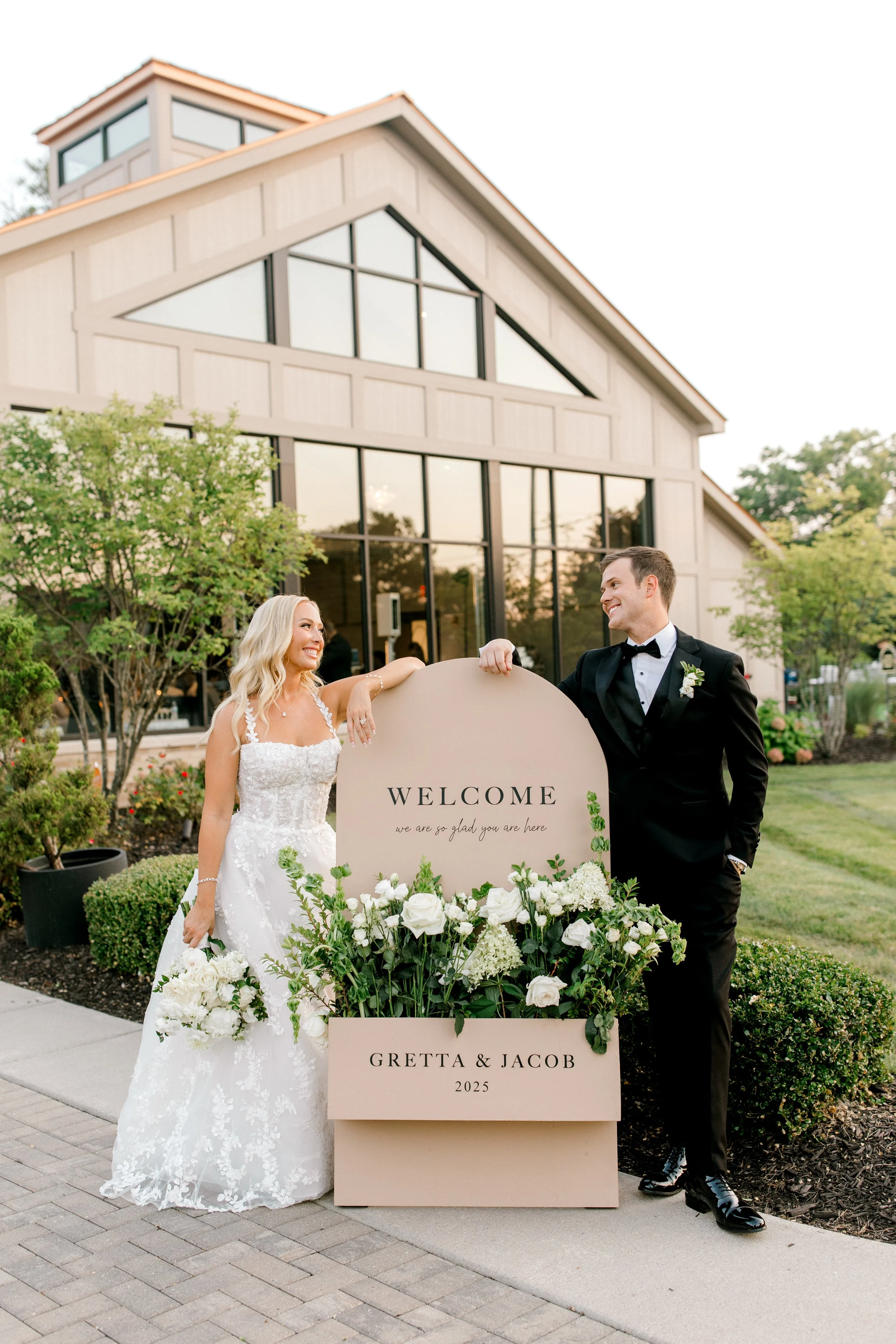 Timeless, Romantic Wedding at Venue3Two | Laurenda Marie Photography | Michigan Wedding Photographer