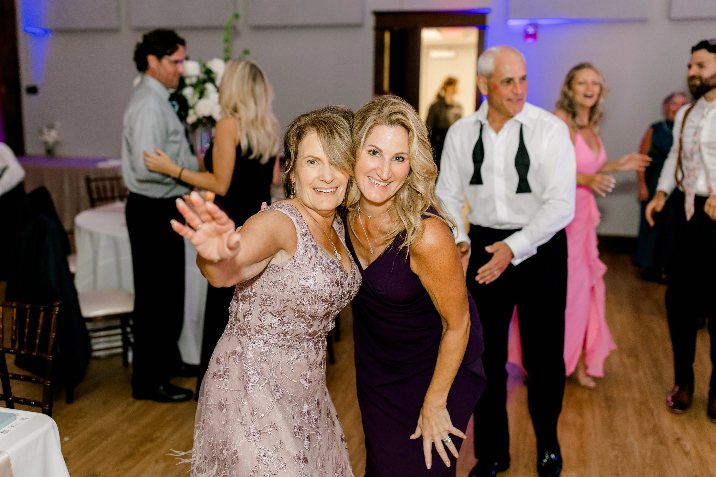 Timeless, Romantic Wedding at Venue3Two | Laurenda Marie Photography | Michigan Wedding Photographer