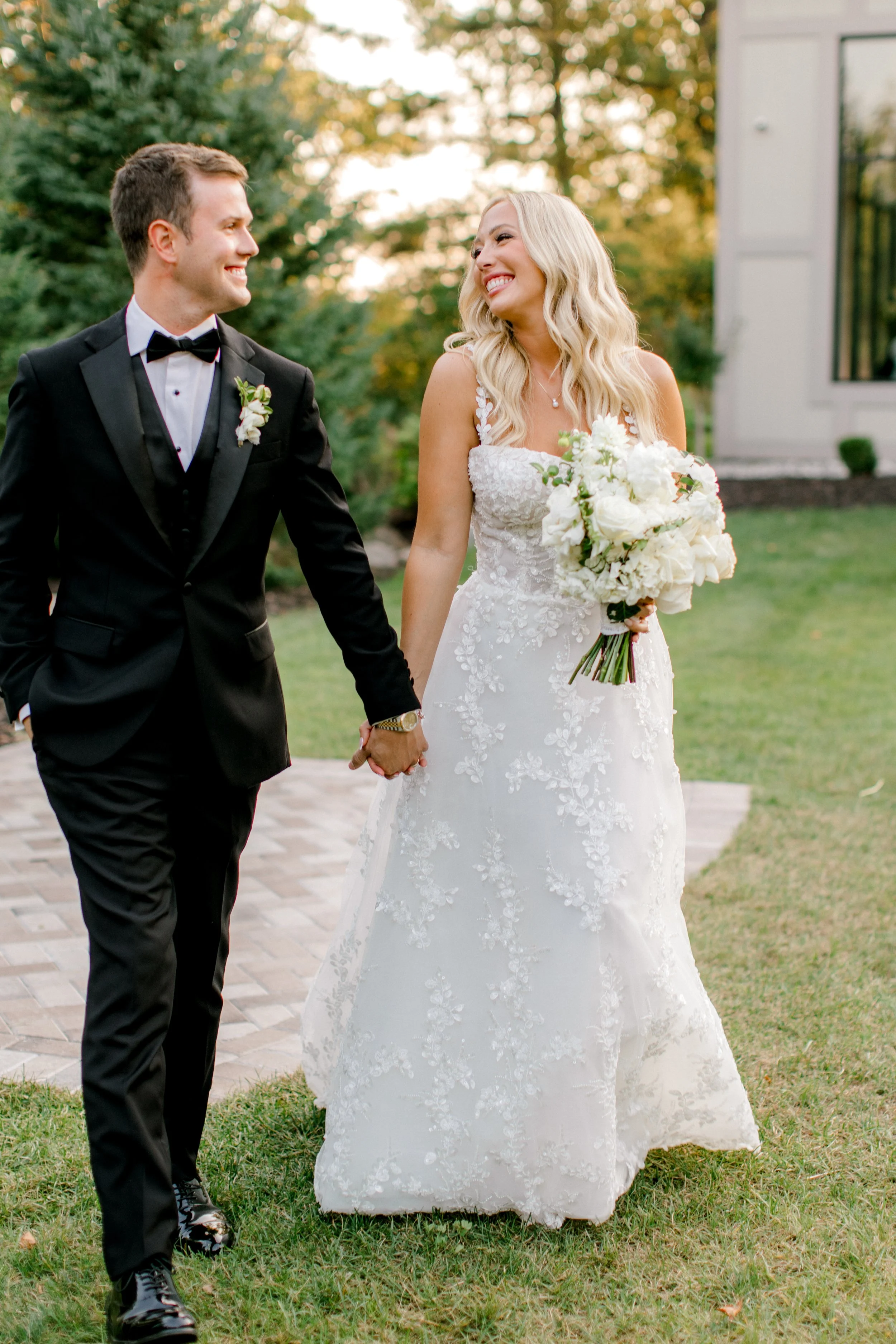 Timeless, Romantic Wedding at Venue3Two | Laurenda Marie Photography | Michigan Wedding Photographer