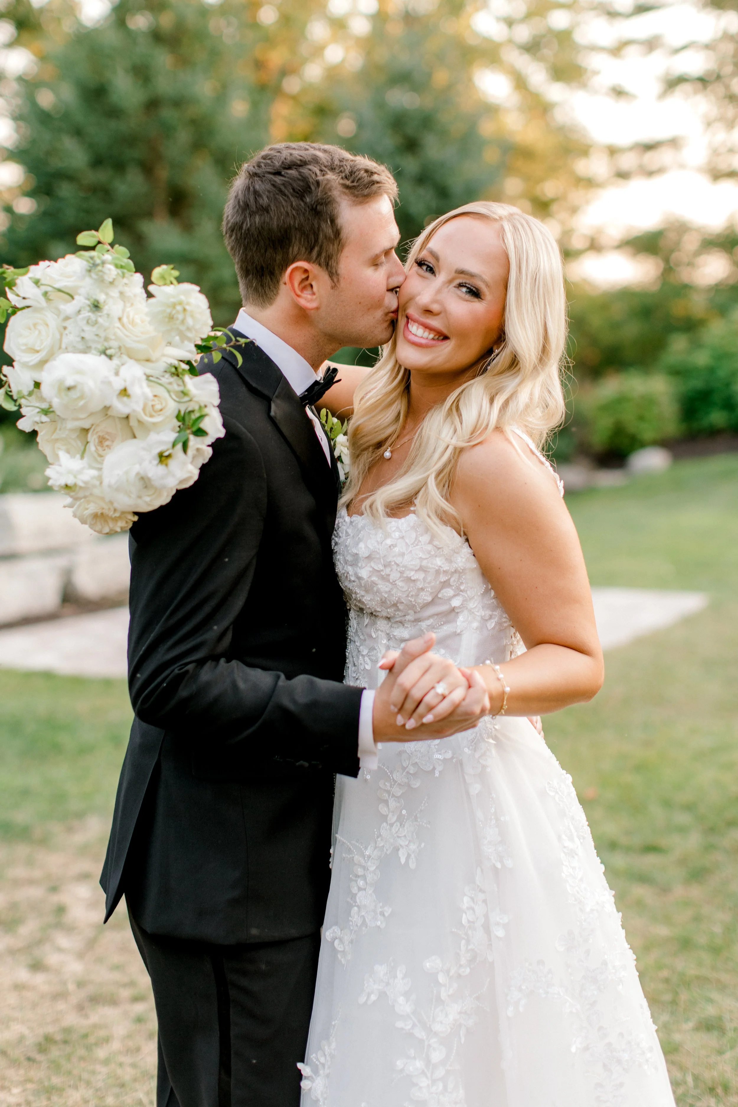 Timeless, Romantic Wedding at Venue3Two | Laurenda Marie Photography | Michigan Wedding Photographer