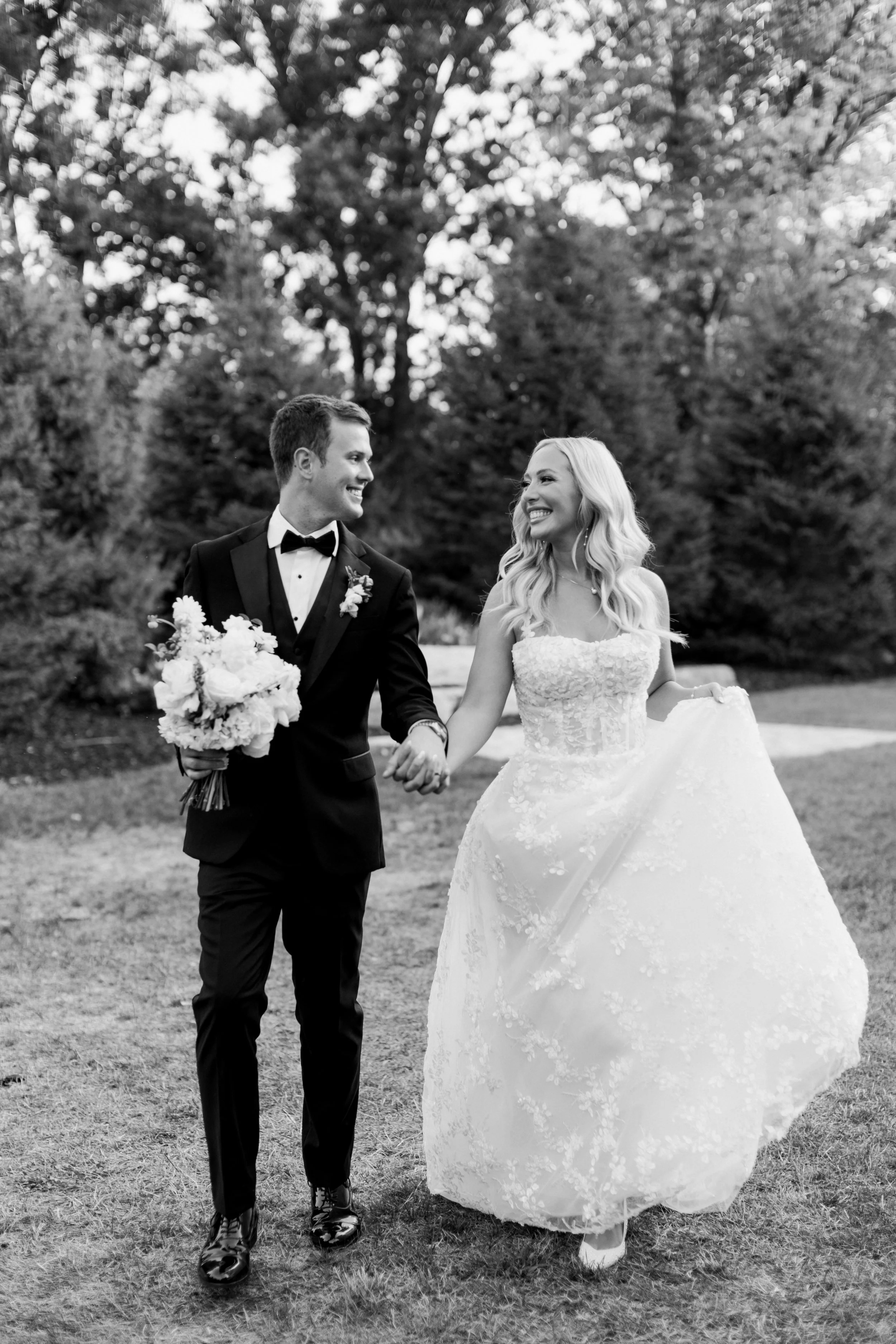 Timeless, Romantic Wedding at Venue3Two | Laurenda Marie Photography | Michigan Wedding Photographer