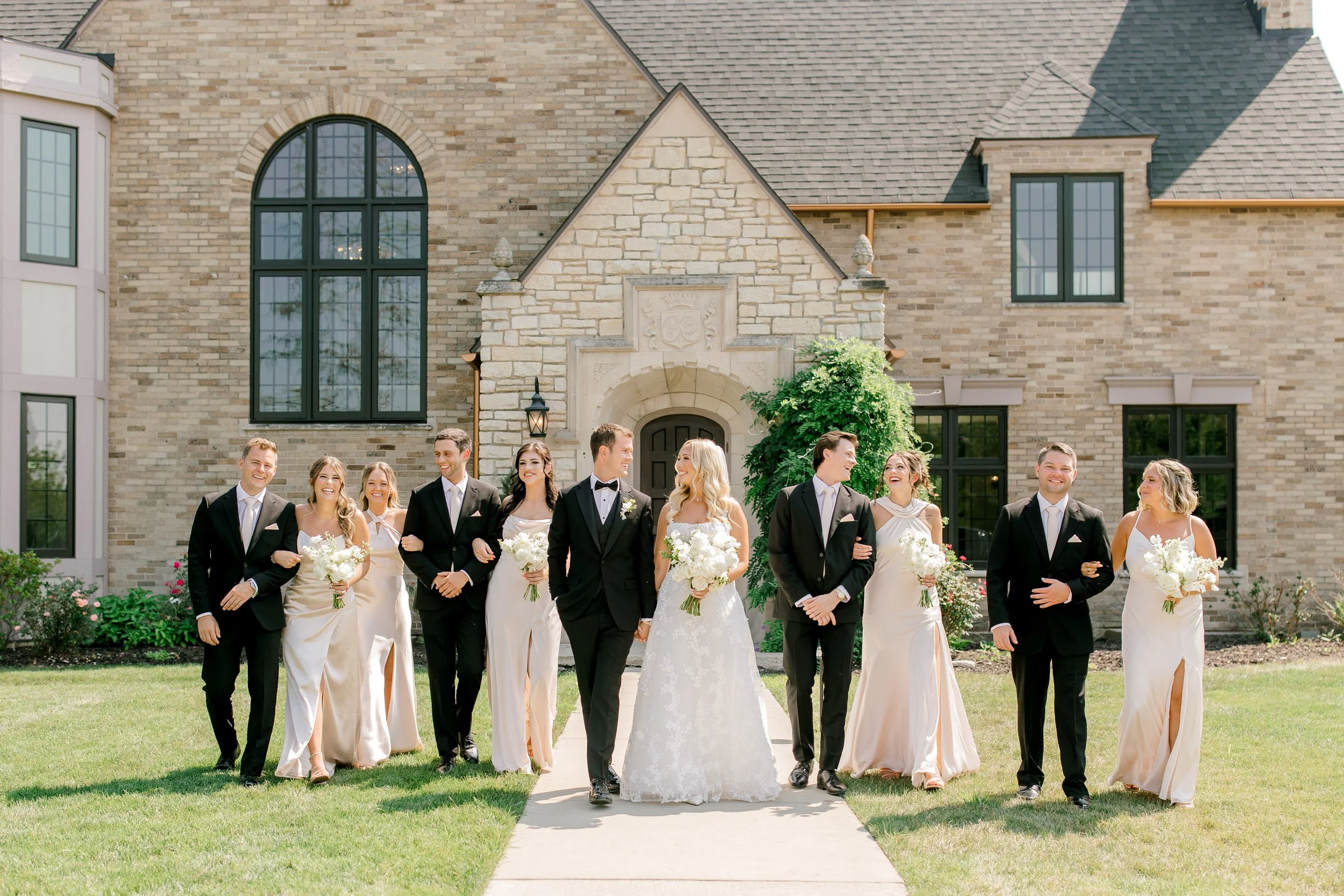 Romantic Summer Wedding at Venue3Two | Grand Rapids, Michigan