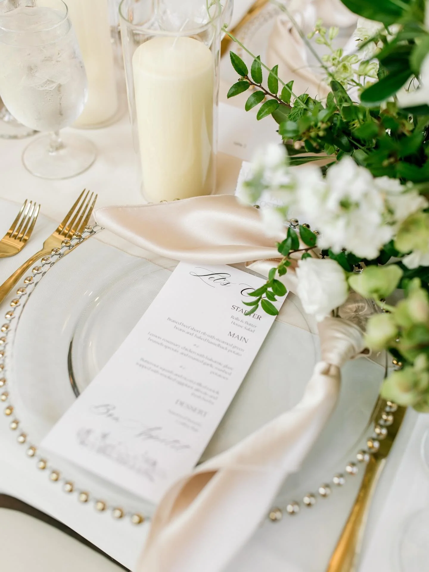 Reception detail from the Miehlke wedding at @venue3two 🤌🏼

#Laurendamariephotography #risingtide #grandrapidsweddingphotographer #westmichiganweddingphotographer #theprettyblog #stylemepretty  #laurendamariebrides #naturallightphotographer #lighta