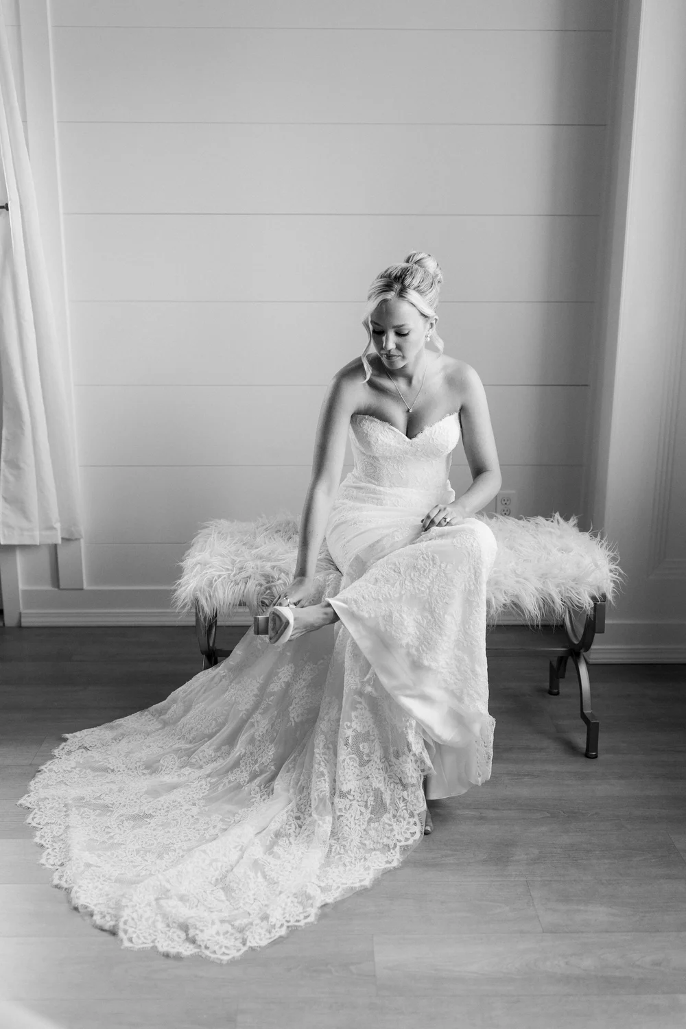 Modern Wedding at Etre Farms in St. Joseph Michigan | Laurenda Marie Photography | West Michigan + Chicago Wedding Photography