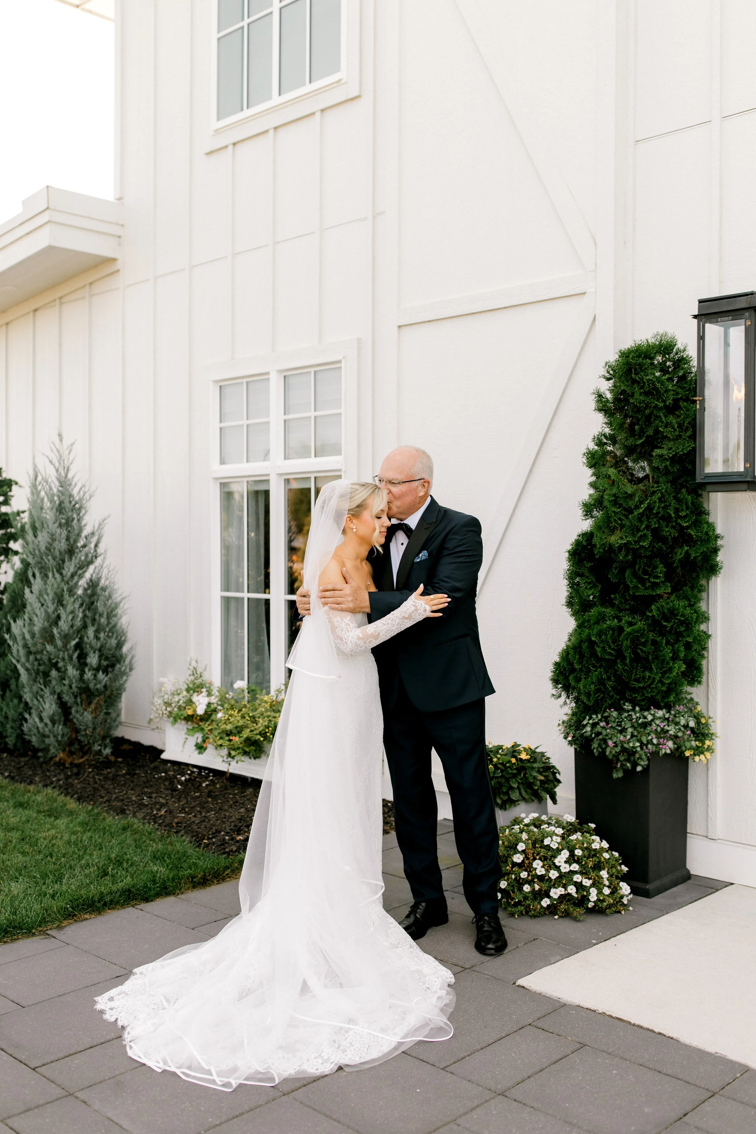 Modern Wedding at Etre Farms in St. Joseph Michigan | Laurenda Marie Photography | West Michigan + Chicago Wedding Photography