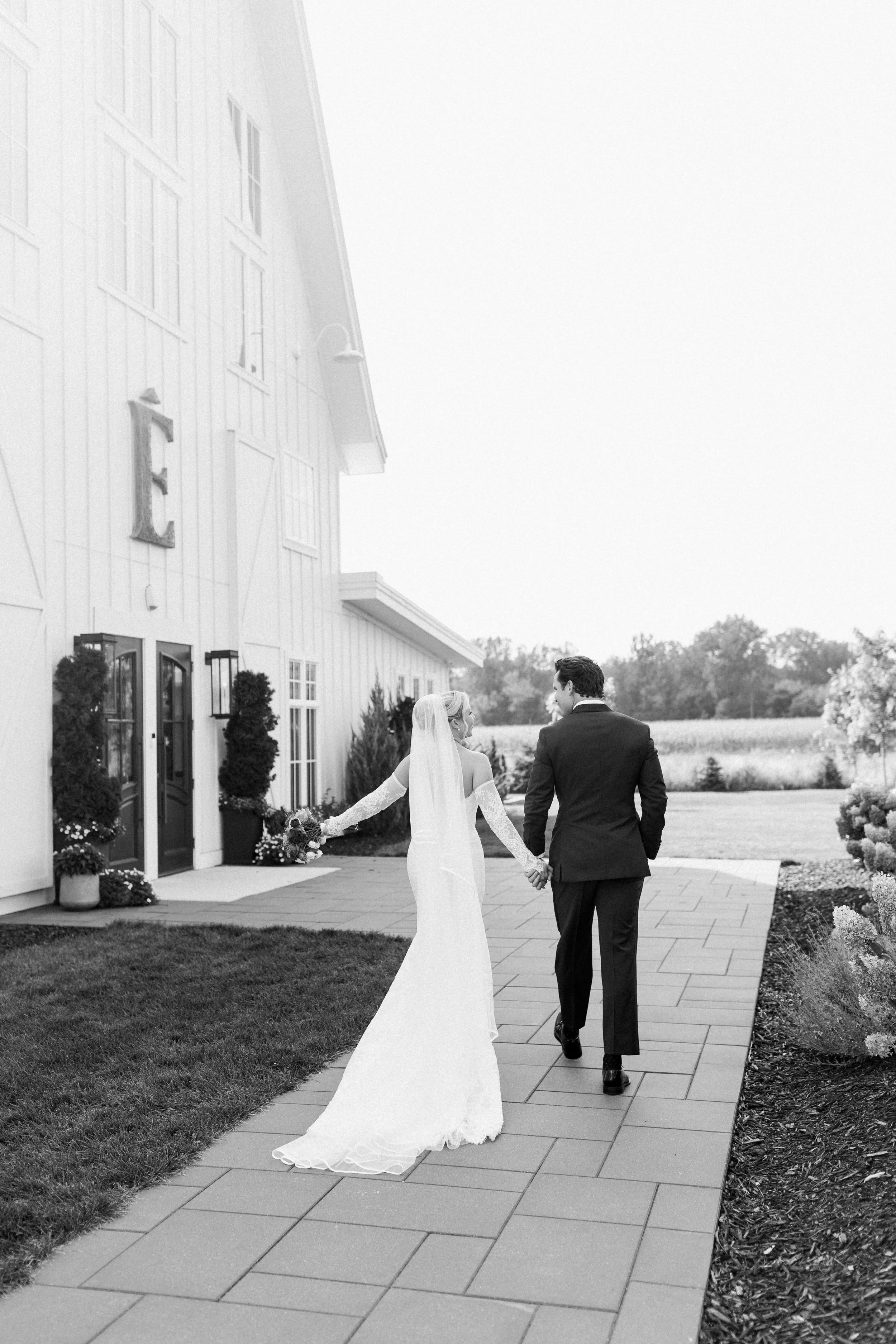 Modern Wedding at Etre Farms in St. Joseph Michigan | Laurenda Marie Photography | West Michigan + Chicago Wedding Photography