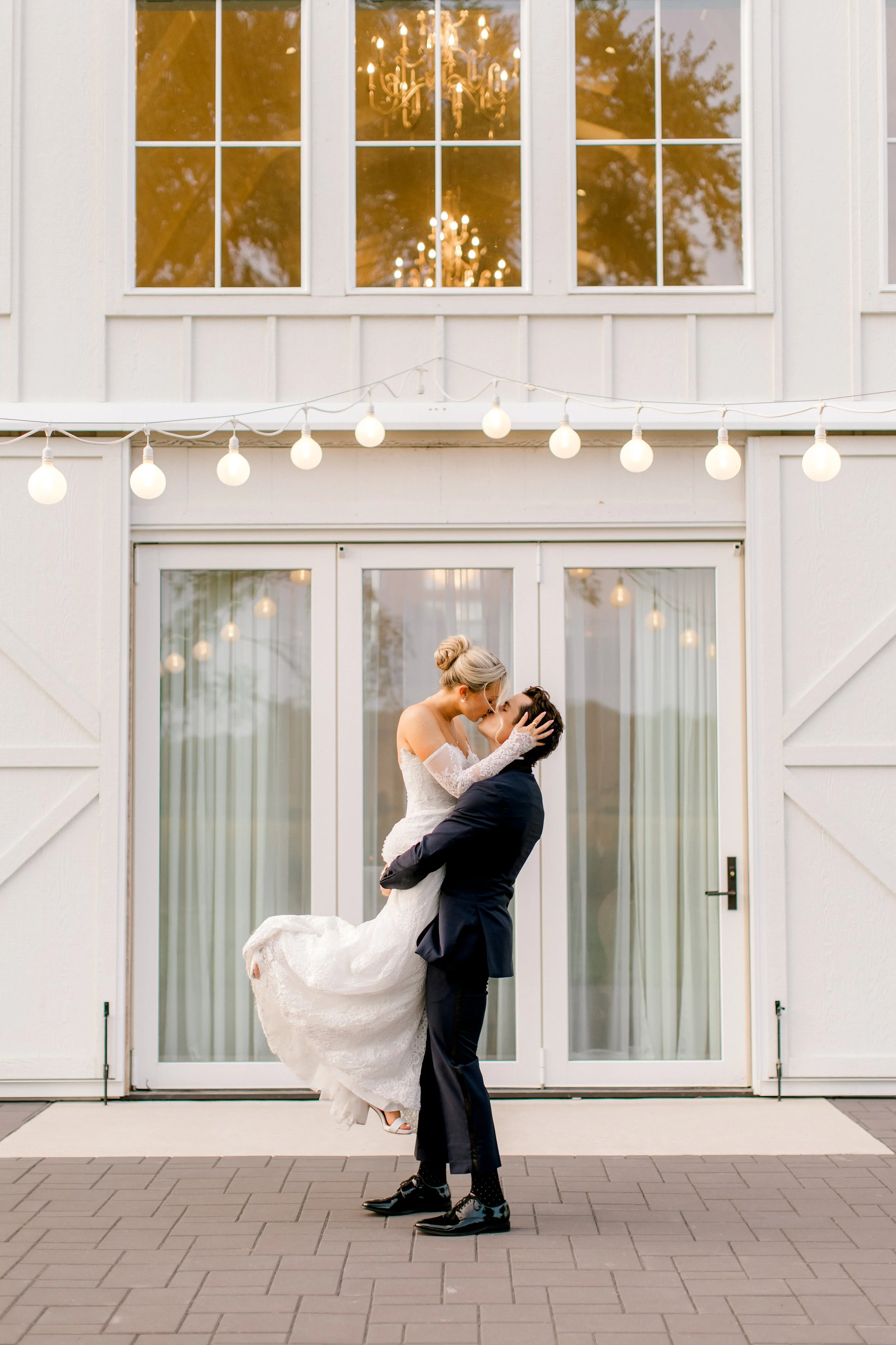 Modern Wedding at Etre Farms in St. Joseph Michigan | Laurenda Marie Photography | West Michigan + Chicago Wedding Photography.jpg