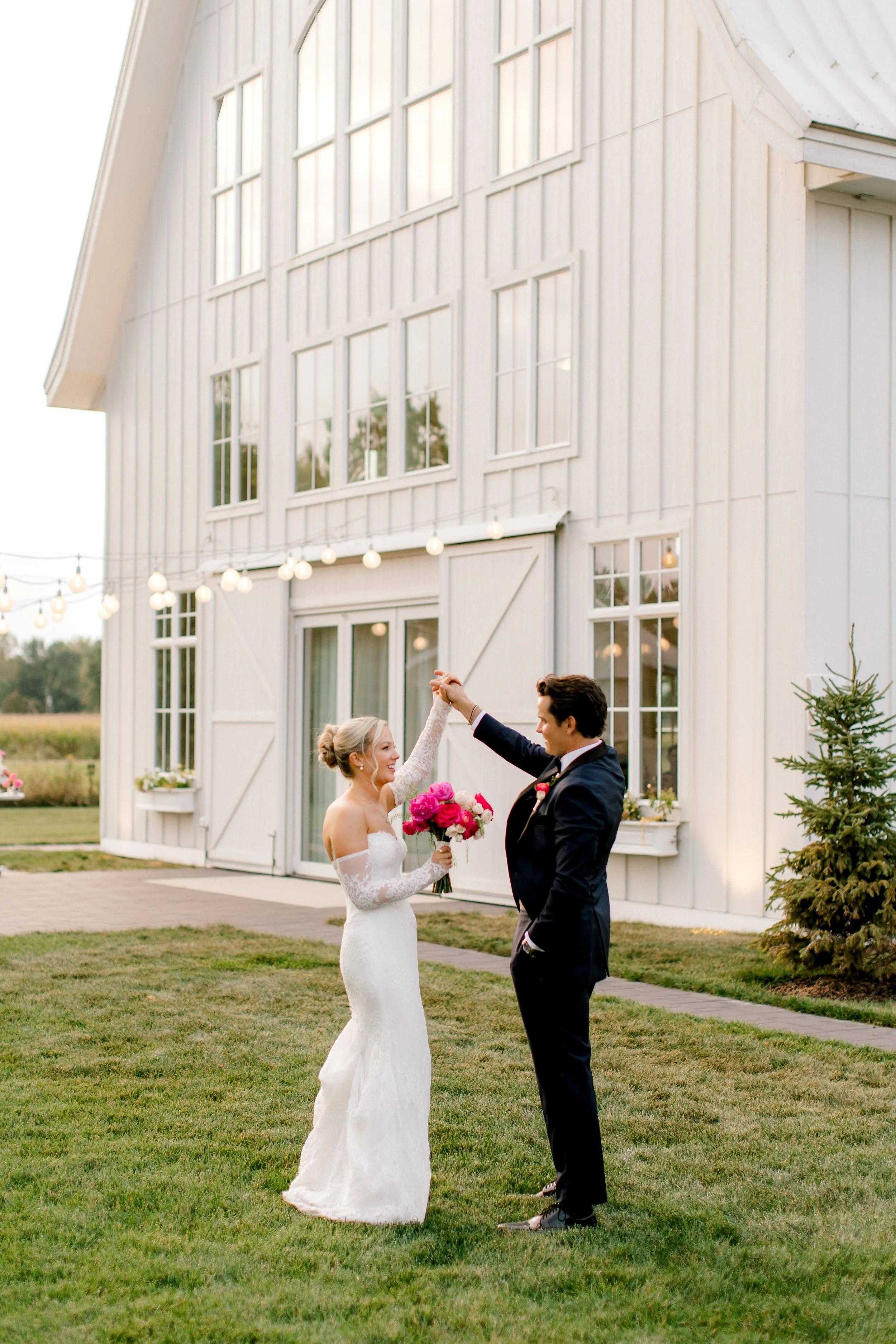 Modern Wedding at Etre Farms in St. Joseph Michigan | Laurenda Marie Photography | West Michigan + Chicago Wedding Photography