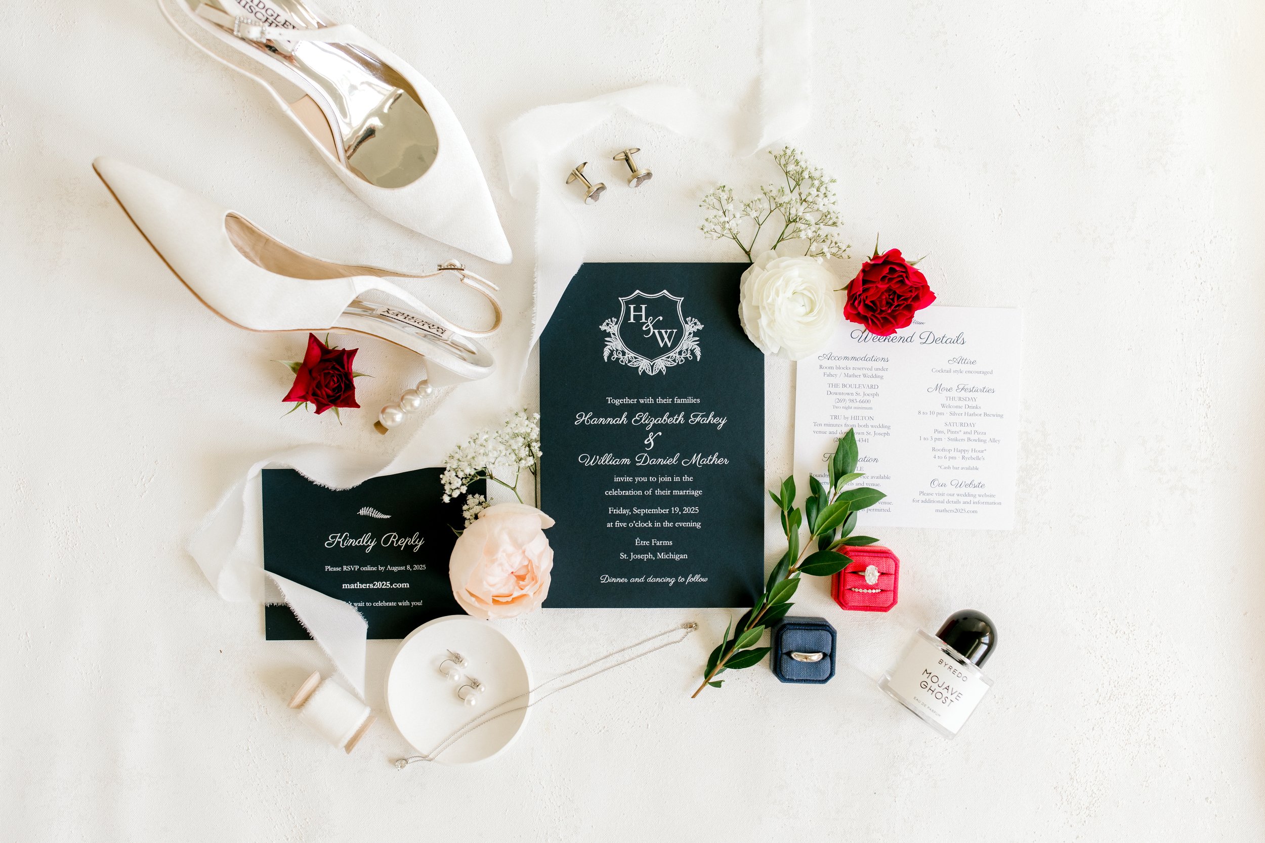 Modern Wedding at Etre Farms in St. Joseph Michigan | Laurenda Marie Photography | West Michigan + Chicago Wedding Photography