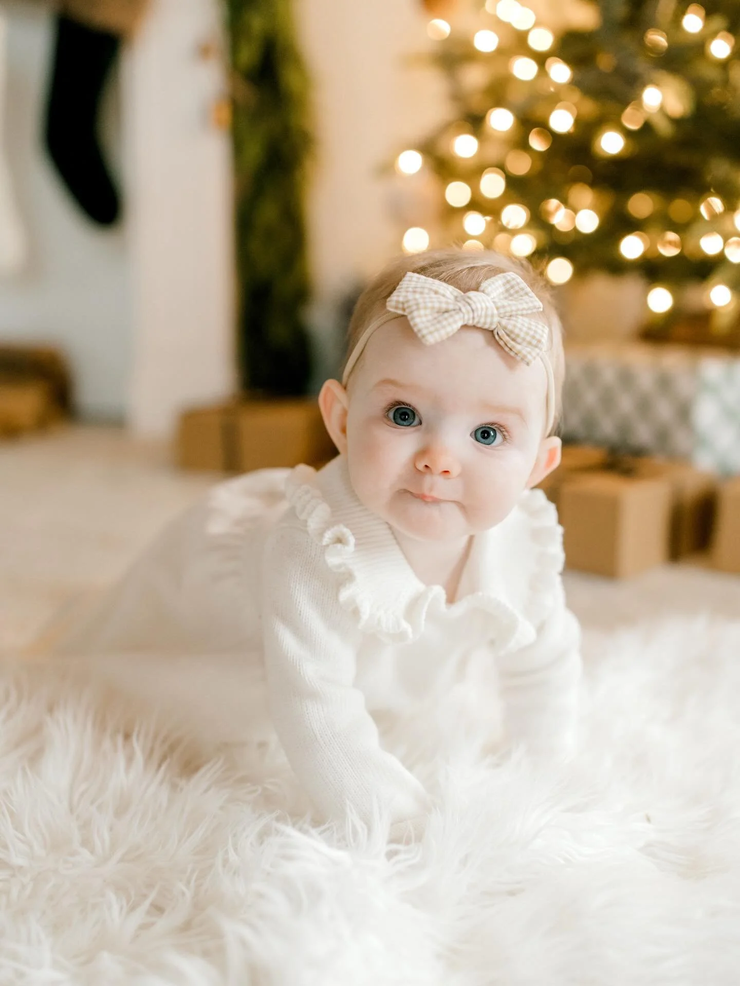 A Christmas babe. Happy 7 months Piper!

#Laurendamariephotography #theprettyblog #ig_kids #instakids #thefountcollective #candidchildhood #childhoodunplugged #momtographer #clickinmoms #dearphotographer #followthislight #mastinlabs #lightandairy #li