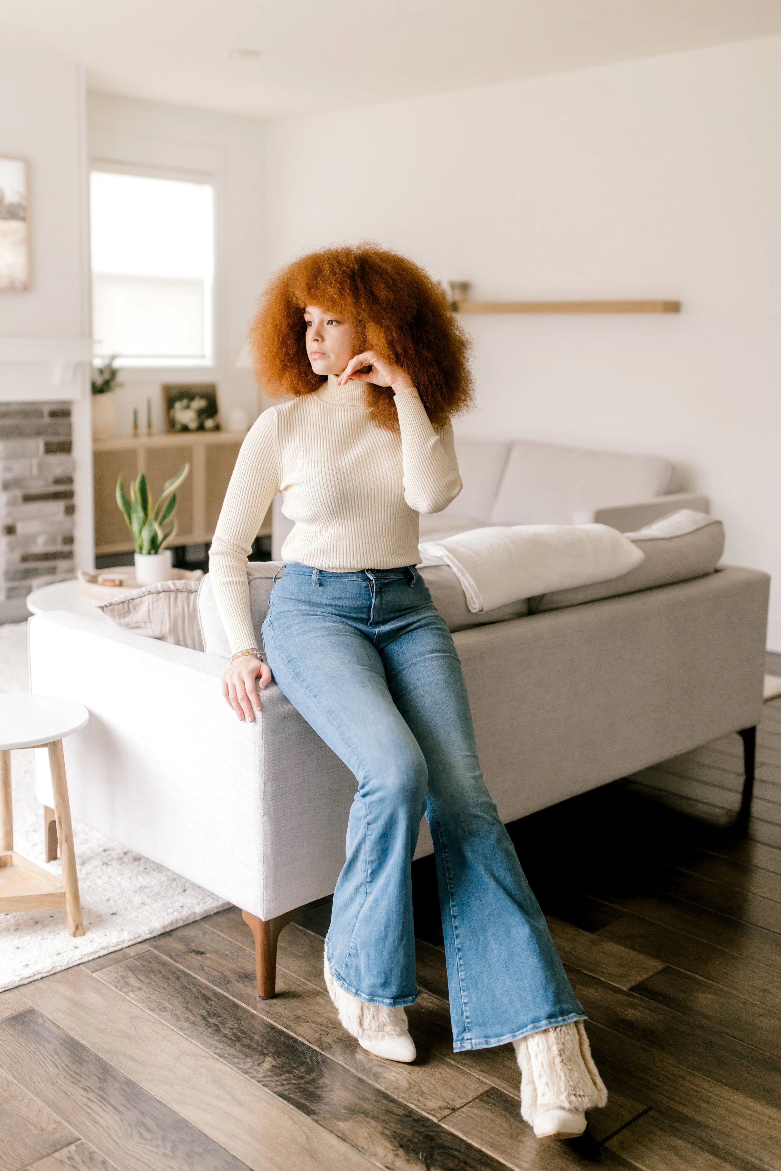 Modeling Portfolio Photo Shoot in Grand Rapids | Indoor poses for women | Lifestyle Session Indoor | Laurenda Marie Photography