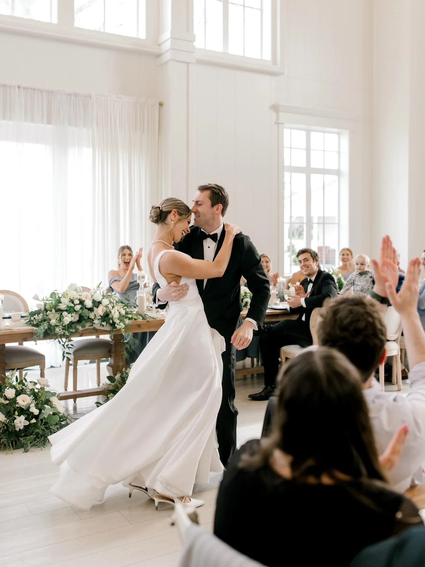Their first dance was choreographed and simply iconic. 🥹

@etrefarms 
@meghanschmit 

#etrefarmswedding #laurendamariephotography #westmichiganweddingphotographer #westmichiganweddings