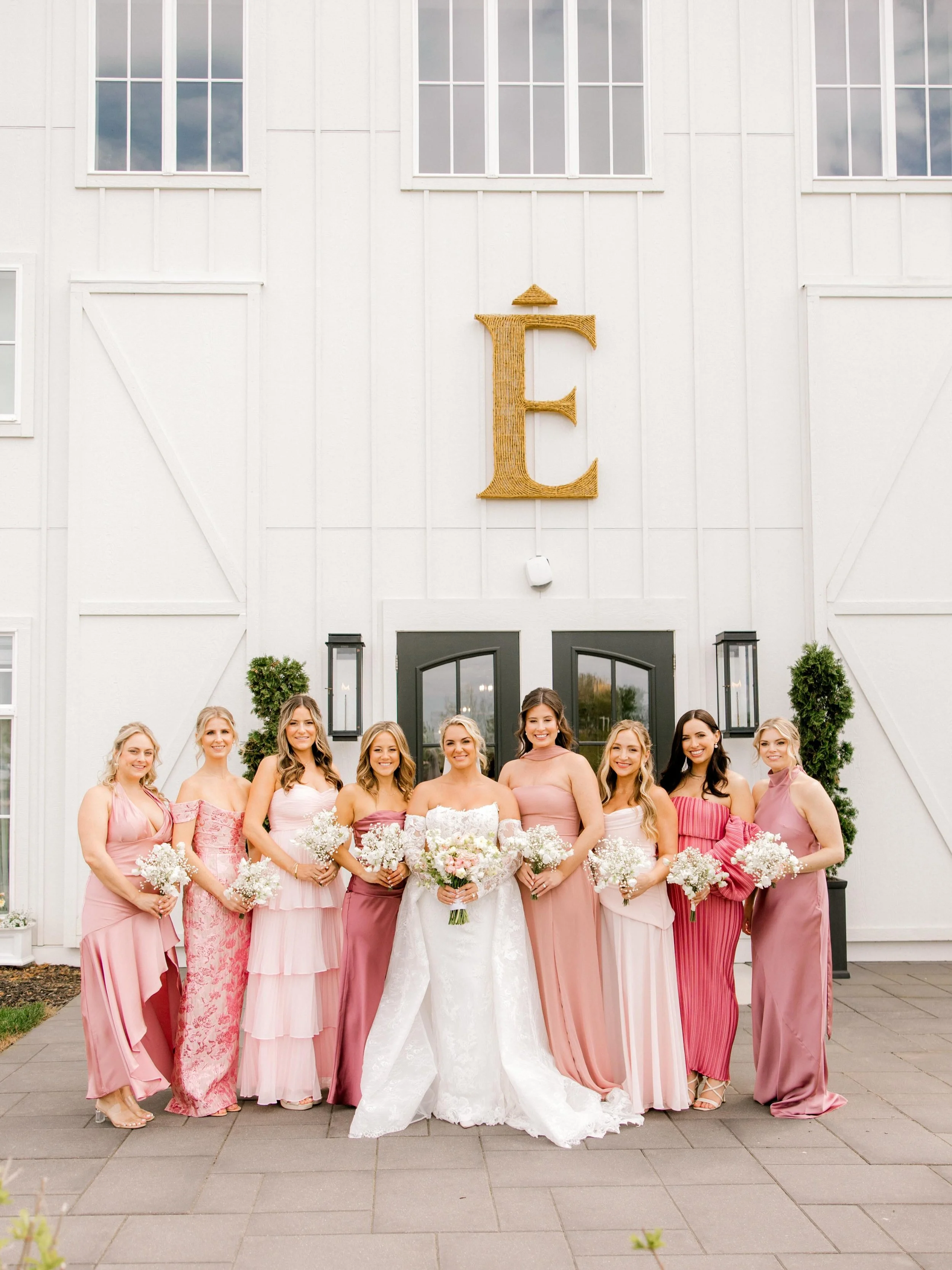 A moment for this dress combo 🤌🏼

#bridesmaidsdresses #pinkbridesmaidsdresses #differentbridesmaiddresses #etrefarms #laurendamariephotography