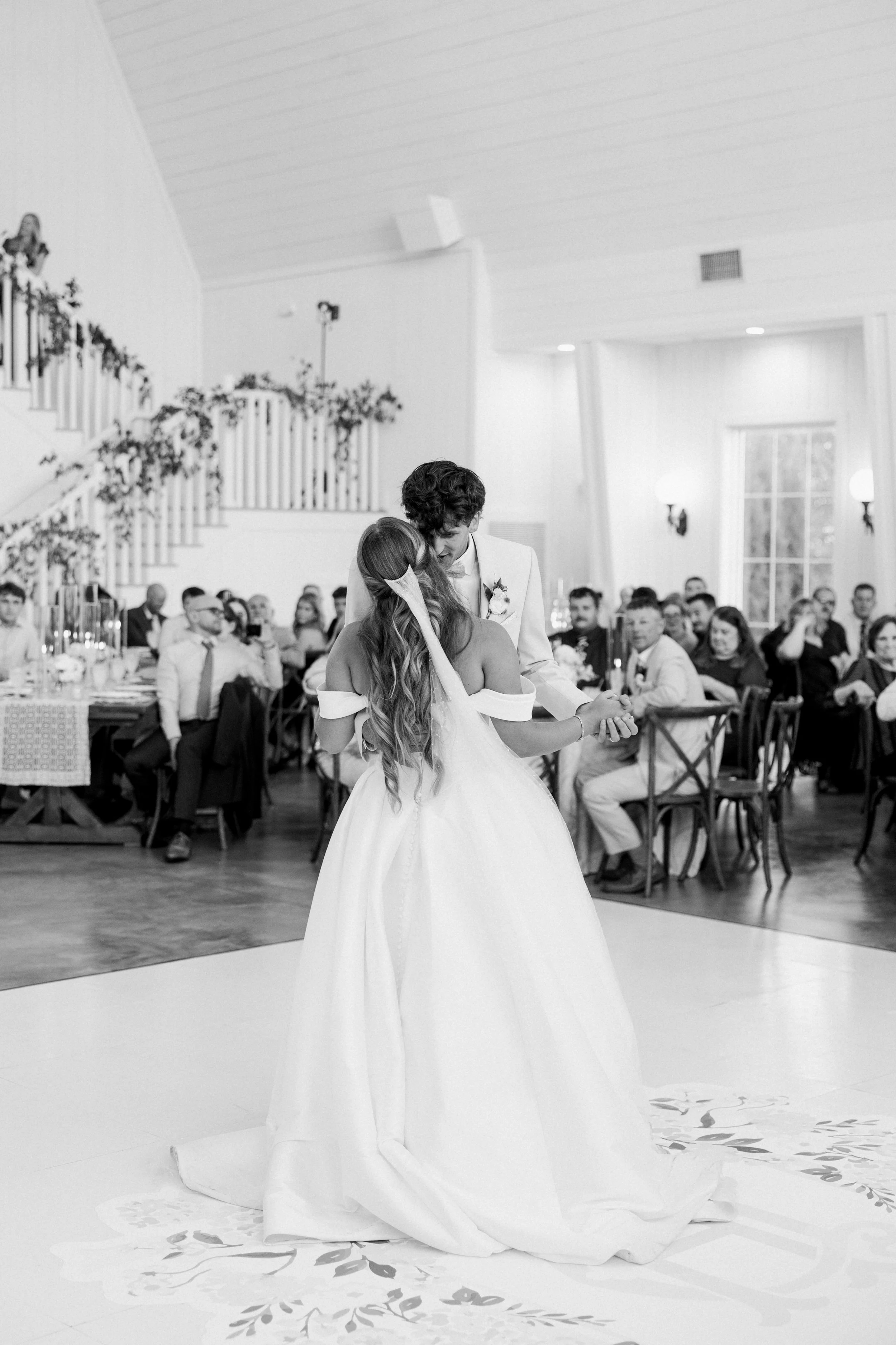 Timeless Wedding at Haven on the Farm | West Michigan Wedding Photographer | Laurenda Marie Photography