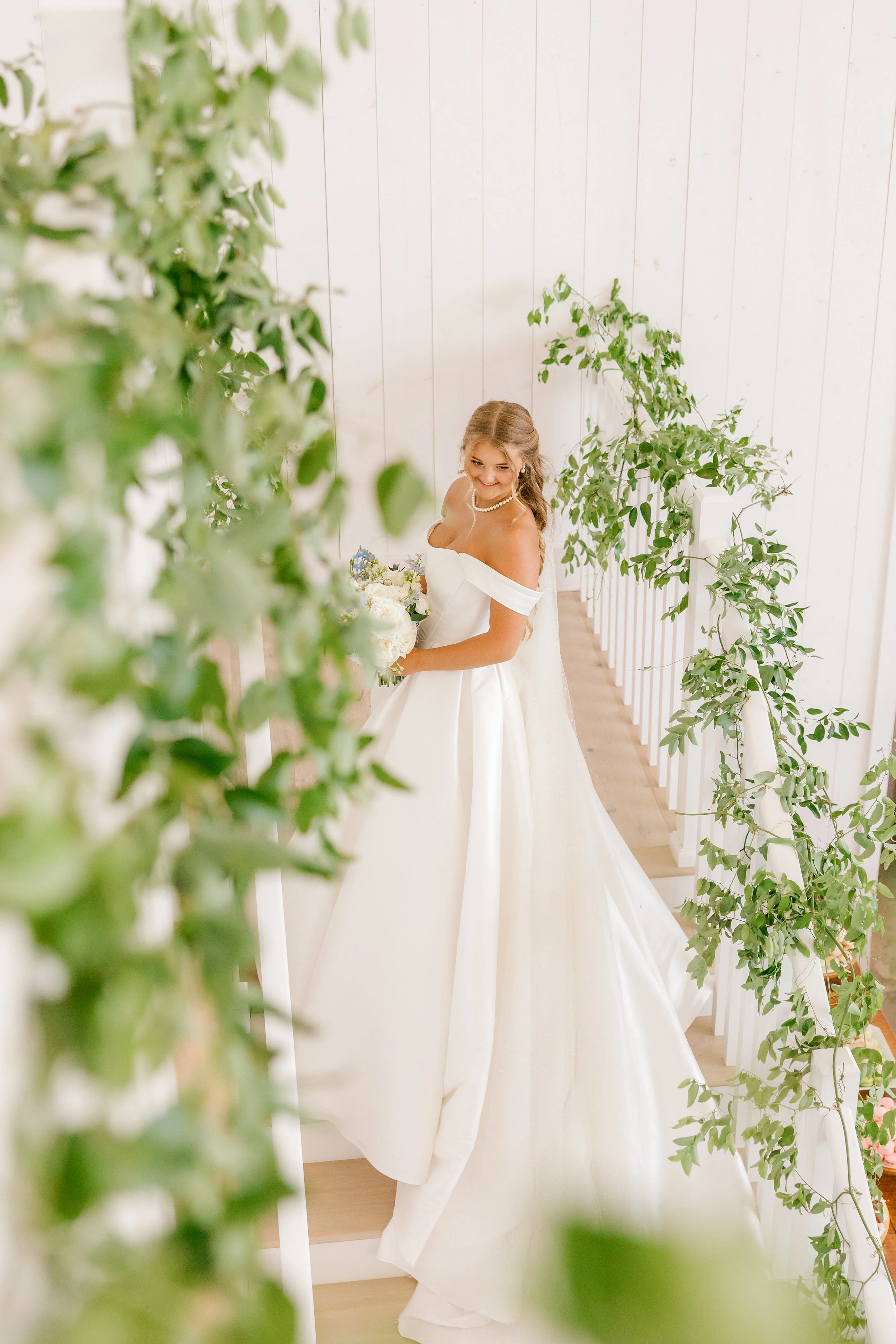 Timeless Wedding at Haven on the Farm | West Michigan Wedding Photographer | Laurenda Marie Photography