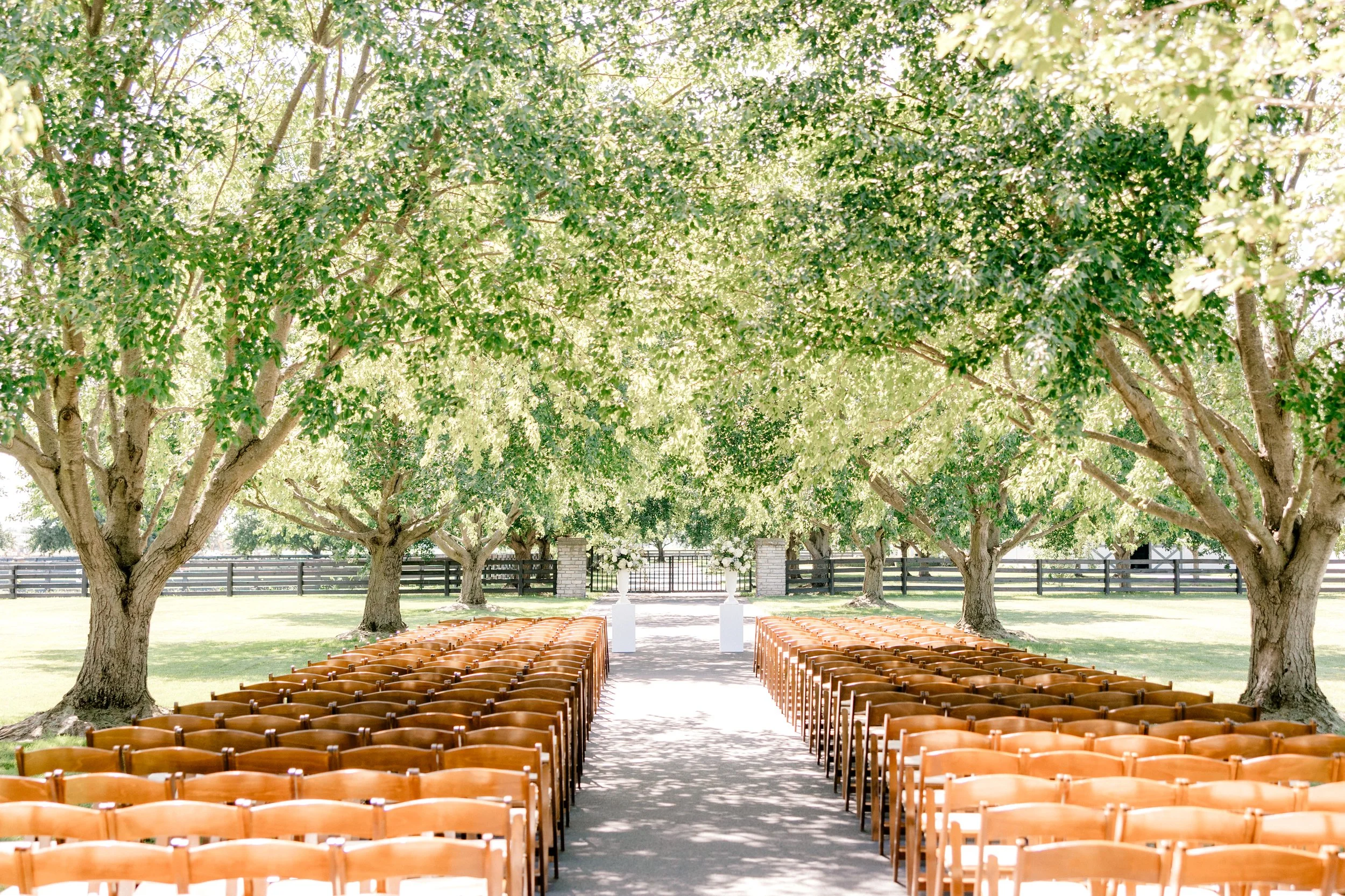 Timeless Wedding at Haven on the Farm | West Michigan Wedding Photographer | Laurenda Marie Photography