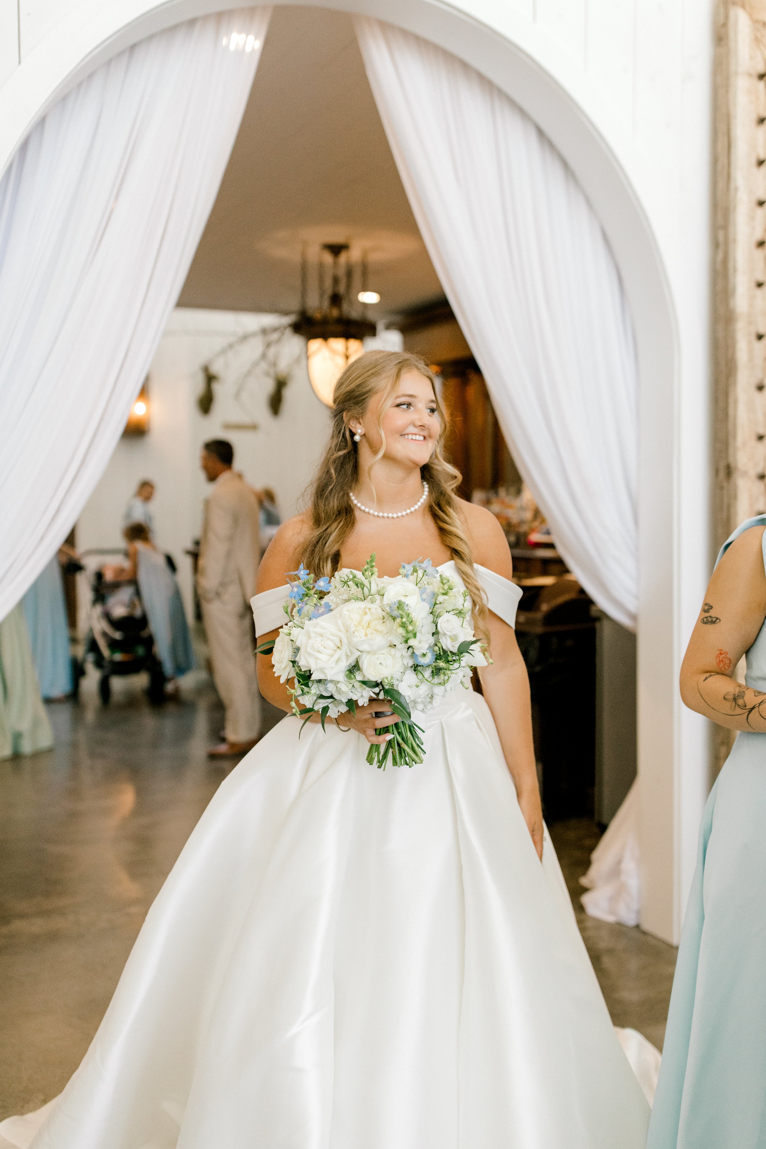 Timeless Wedding at Haven on the Farm | West Michigan Wedding Photographer | Laurenda Marie Photography