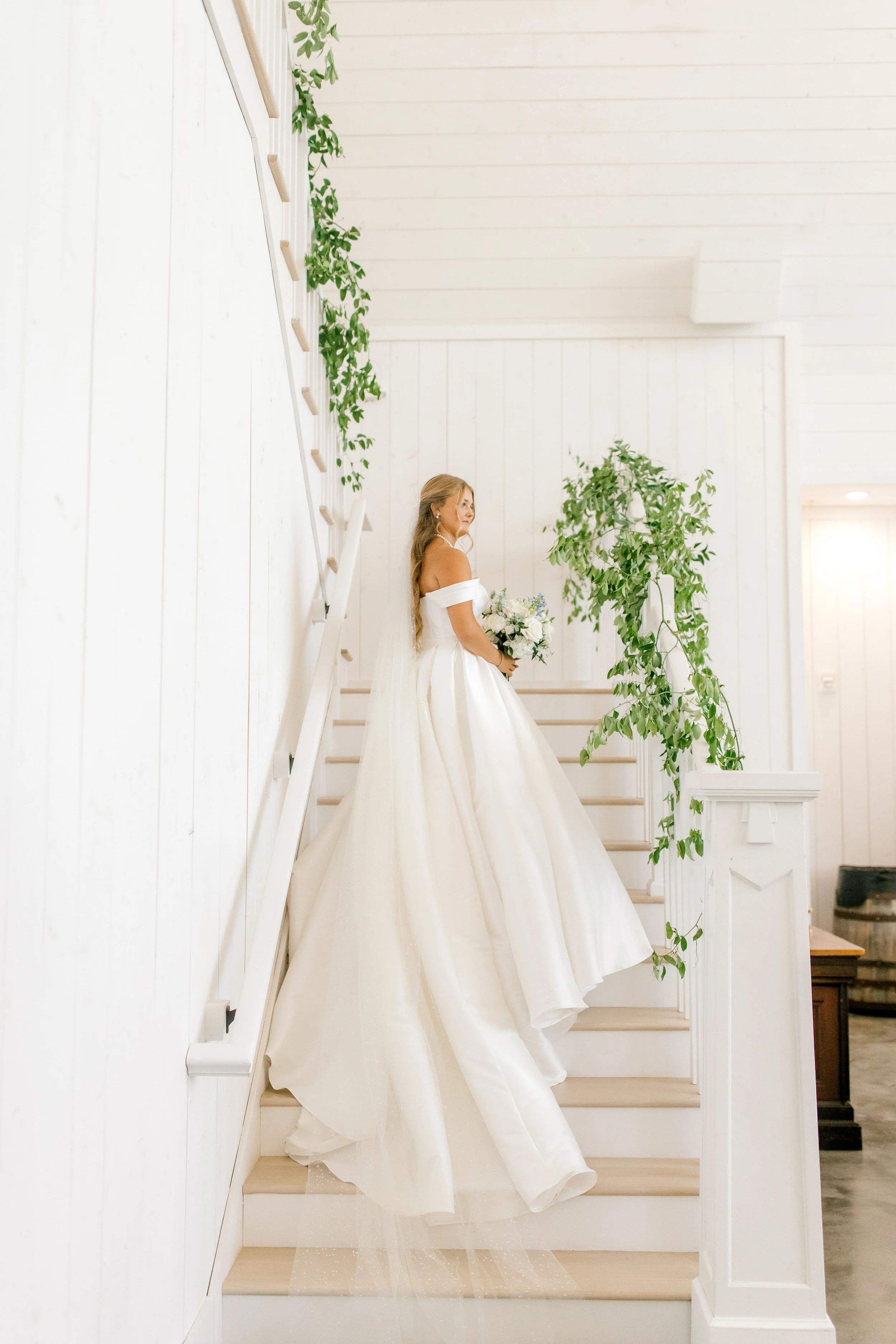 Timeless Wedding at Haven on the Farm | West Michigan Wedding Photographer | Laurenda Marie Photography