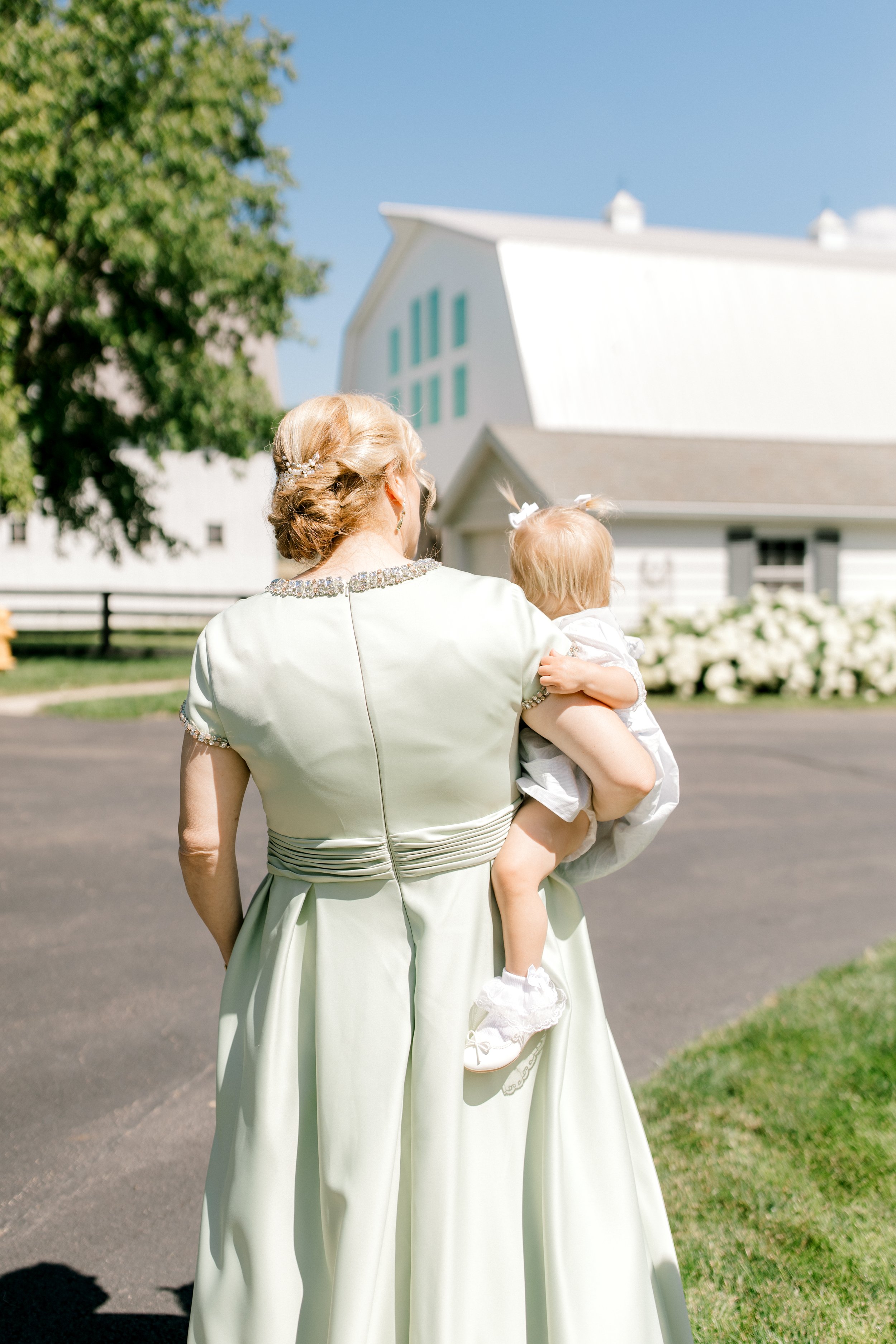 Timeless Wedding at Haven on the Farm | West Michigan Wedding Photographer | Laurenda Marie Photography