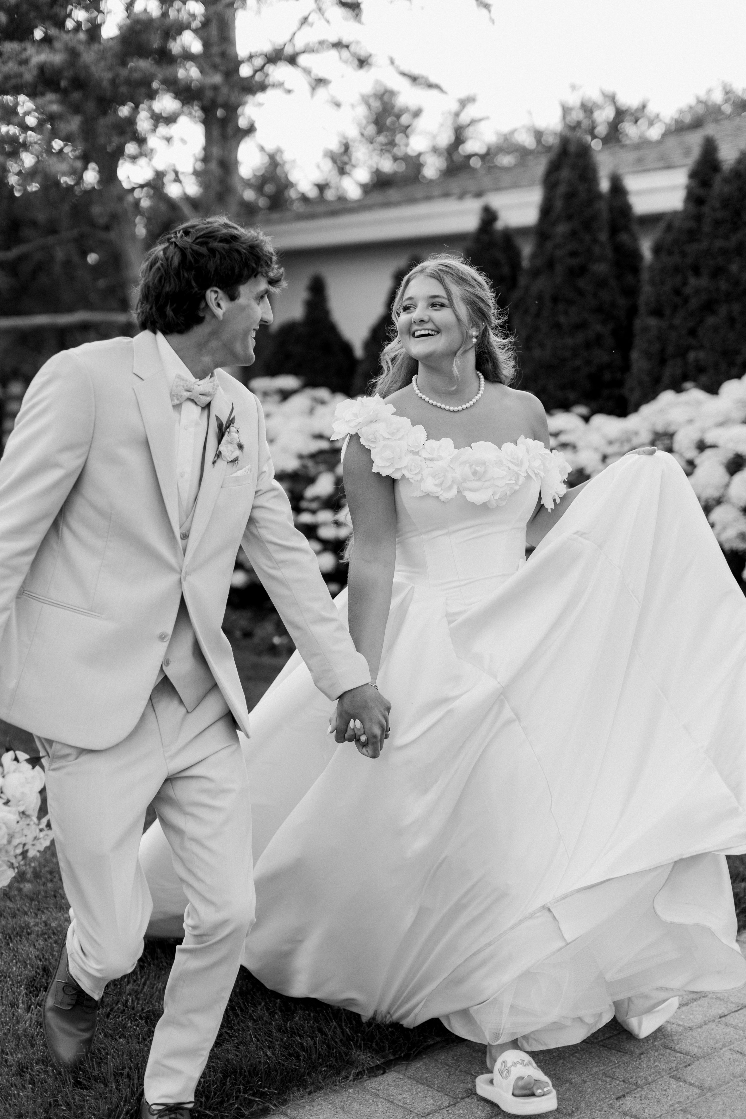Timeless Wedding at Haven on the Farm | West Michigan Wedding Photographer | Laurenda Marie Photography