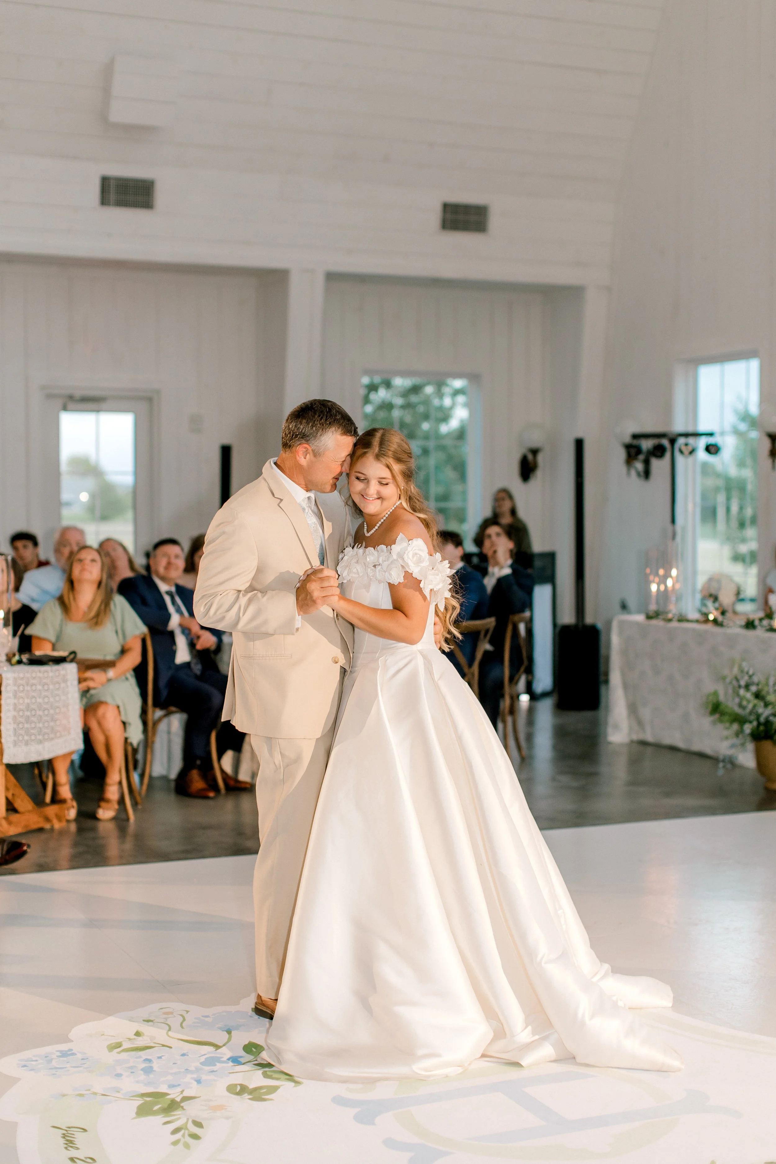 Timeless Wedding at Haven on the Farm | West Michigan Wedding Photographer | Laurenda Marie Photography