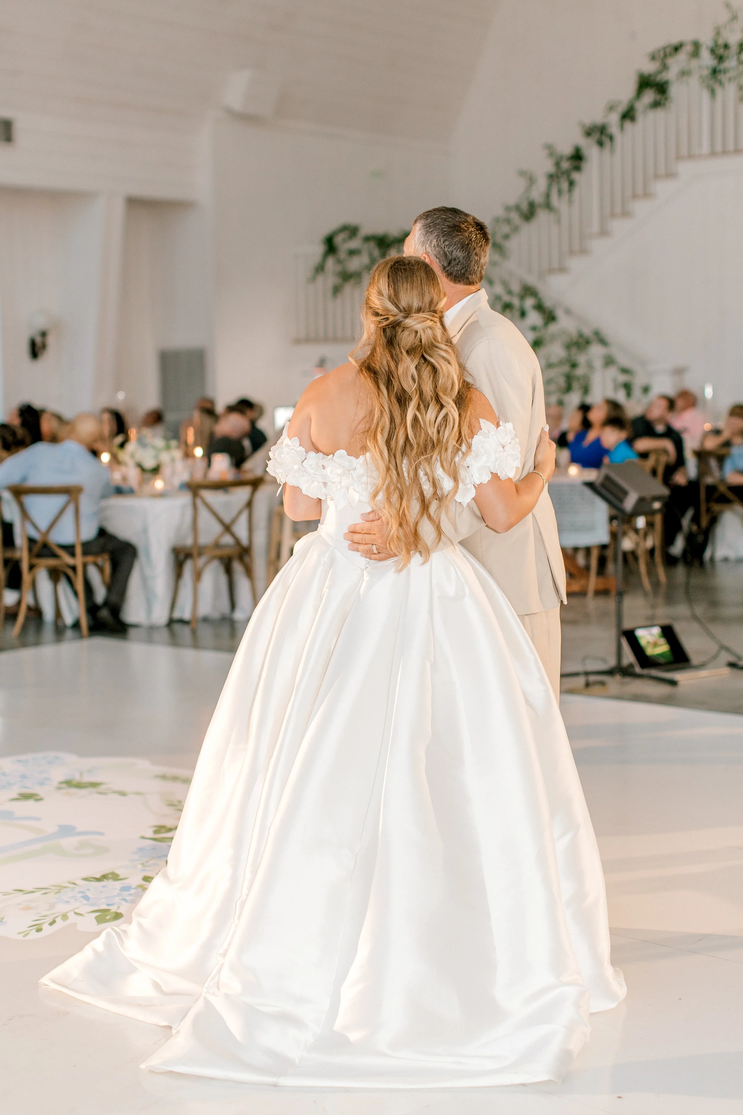 Timeless Wedding at Haven on the Farm | West Michigan Wedding Photographer | Laurenda Marie Photography