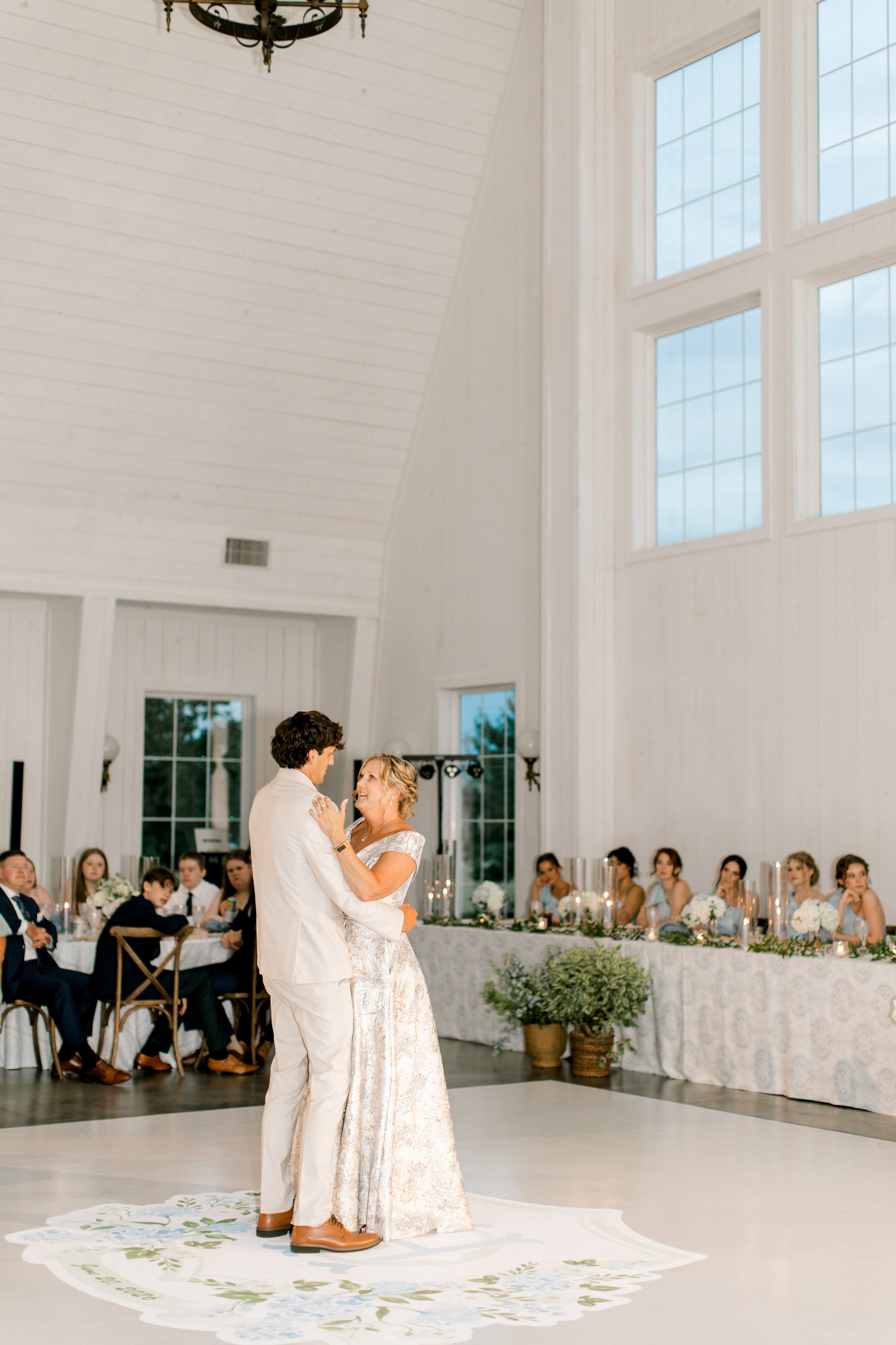 Timeless Wedding at Haven on the Farm | West Michigan Wedding Photographer | Laurenda Marie Photography