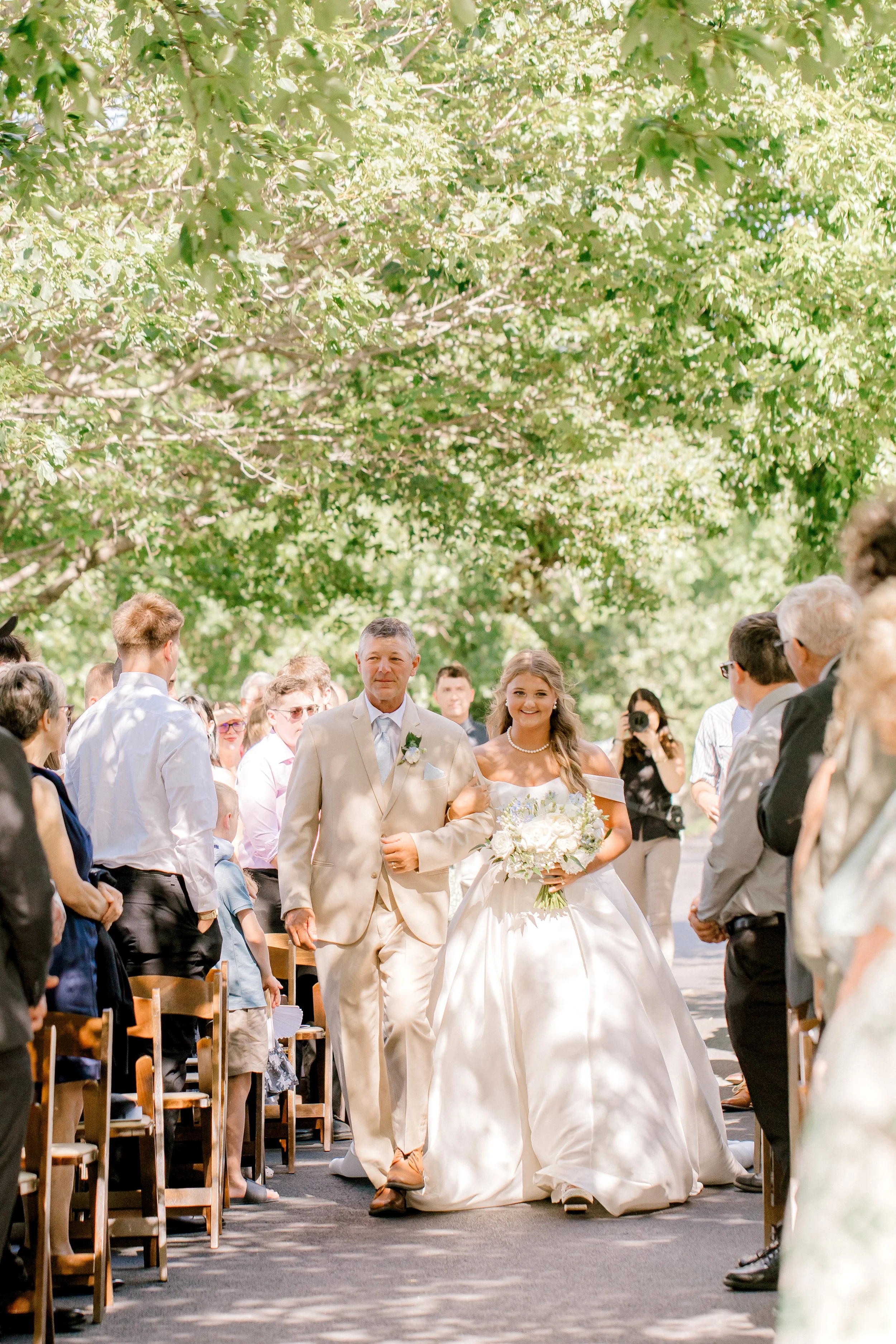 Timeless Wedding at Haven on the Farm | West Michigan Wedding Photographer | Laurenda Marie Photography