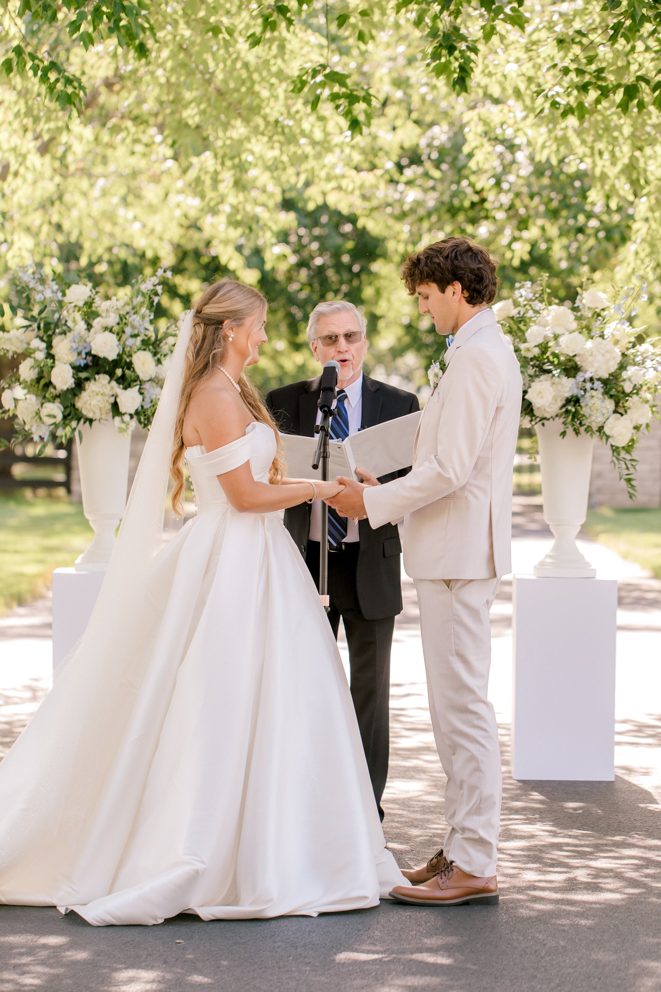 Timeless Wedding at Haven on the Farm | West Michigan Wedding Photographer | Laurenda Marie Photography