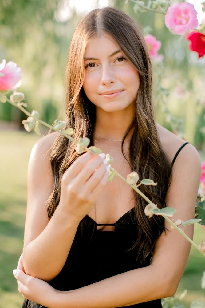 Senior girl portrait session | West Michigan Senior Photos | Wildflower field senior photos | Laurenda Marie Photography | Grand Rapids Photographer