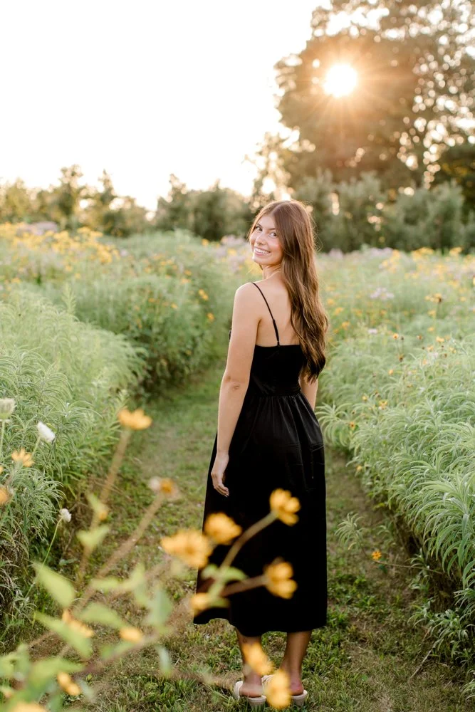 Senior girl portrait session | West Michigan Senior Photos | Wildflower field senior photos | Laurenda Marie Photography | Grand Rapids Photographer