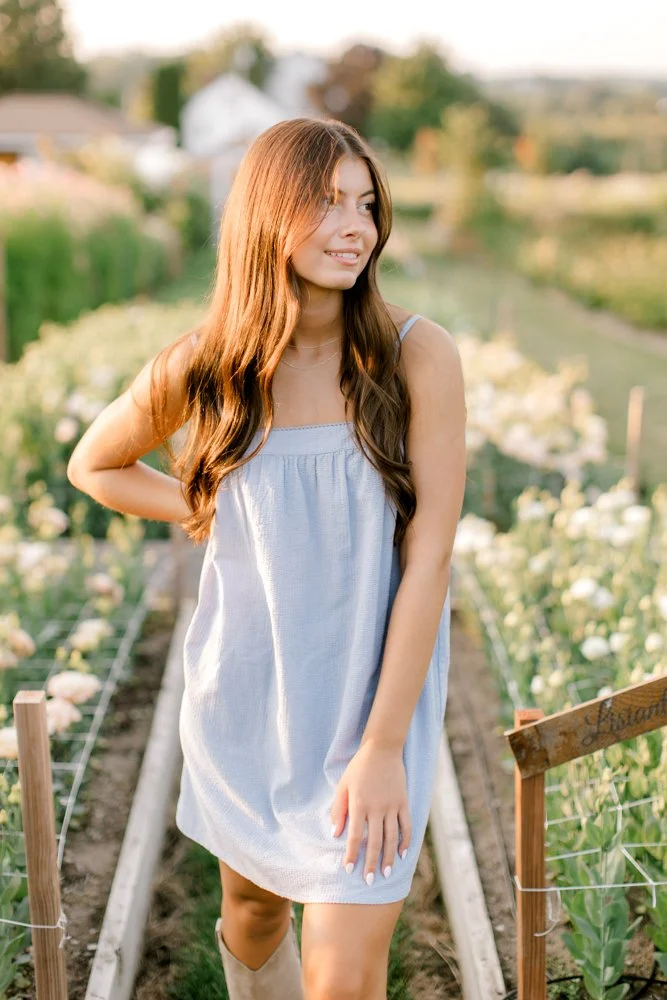 Senior girl portrait session | West Michigan Senior Photos | Wildflower field senior photos | Laurenda Marie Photography | Grand Rapids Photographer