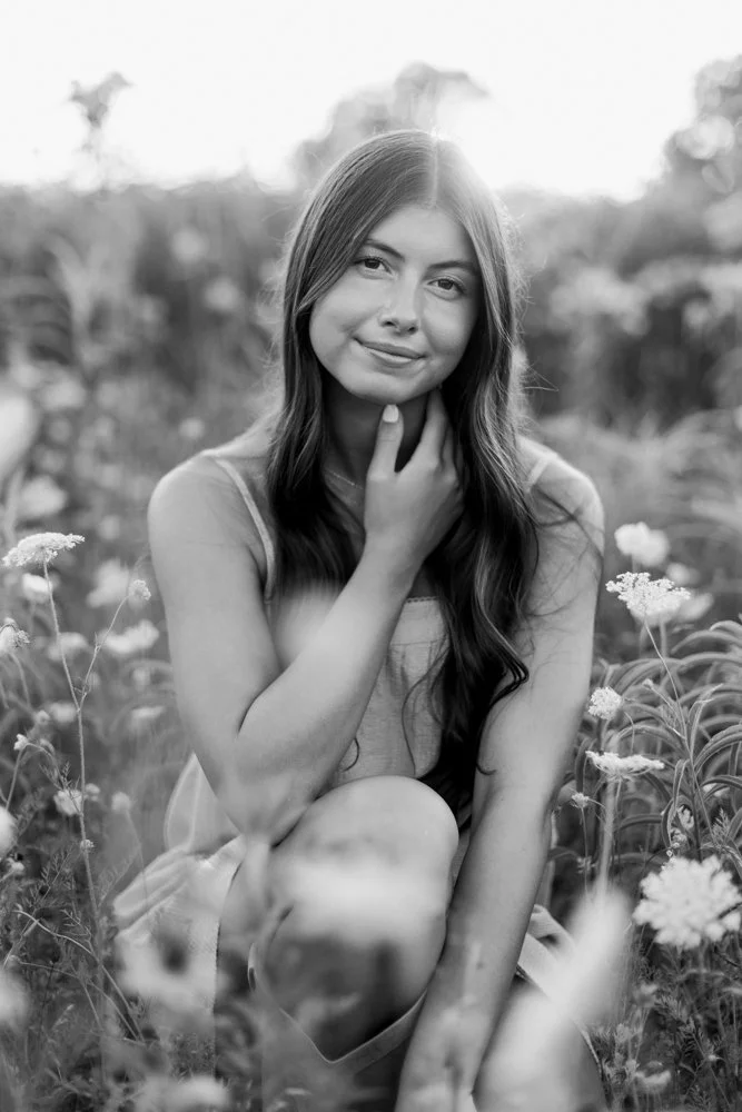 Senior girl portrait session | West Michigan Senior Photos | Wildflower field senior photos | Laurenda Marie Photography | Grand Rapids Photographer