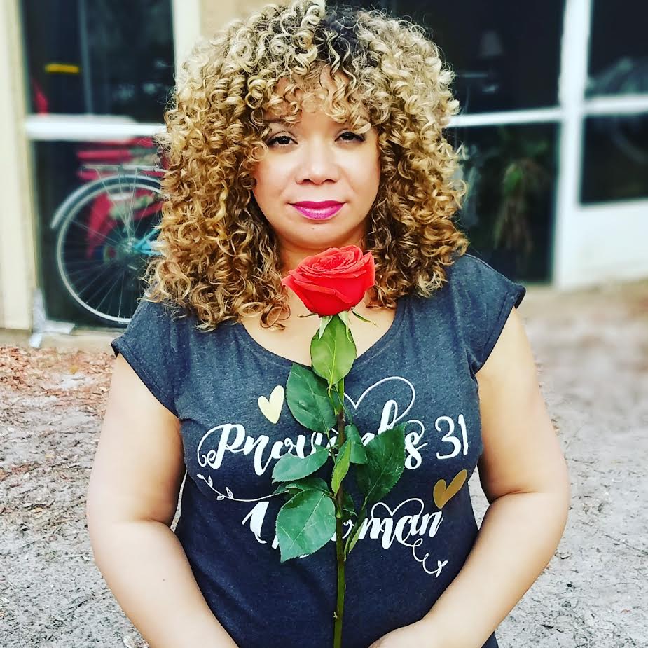 Model: @def_curls / Shirt: JadeNJazz.com