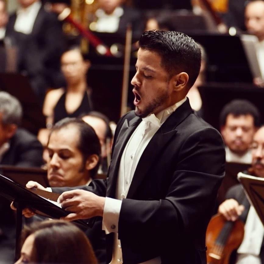 César Delgado with OSEM (Orquesta Sinfónica del Estado de México).